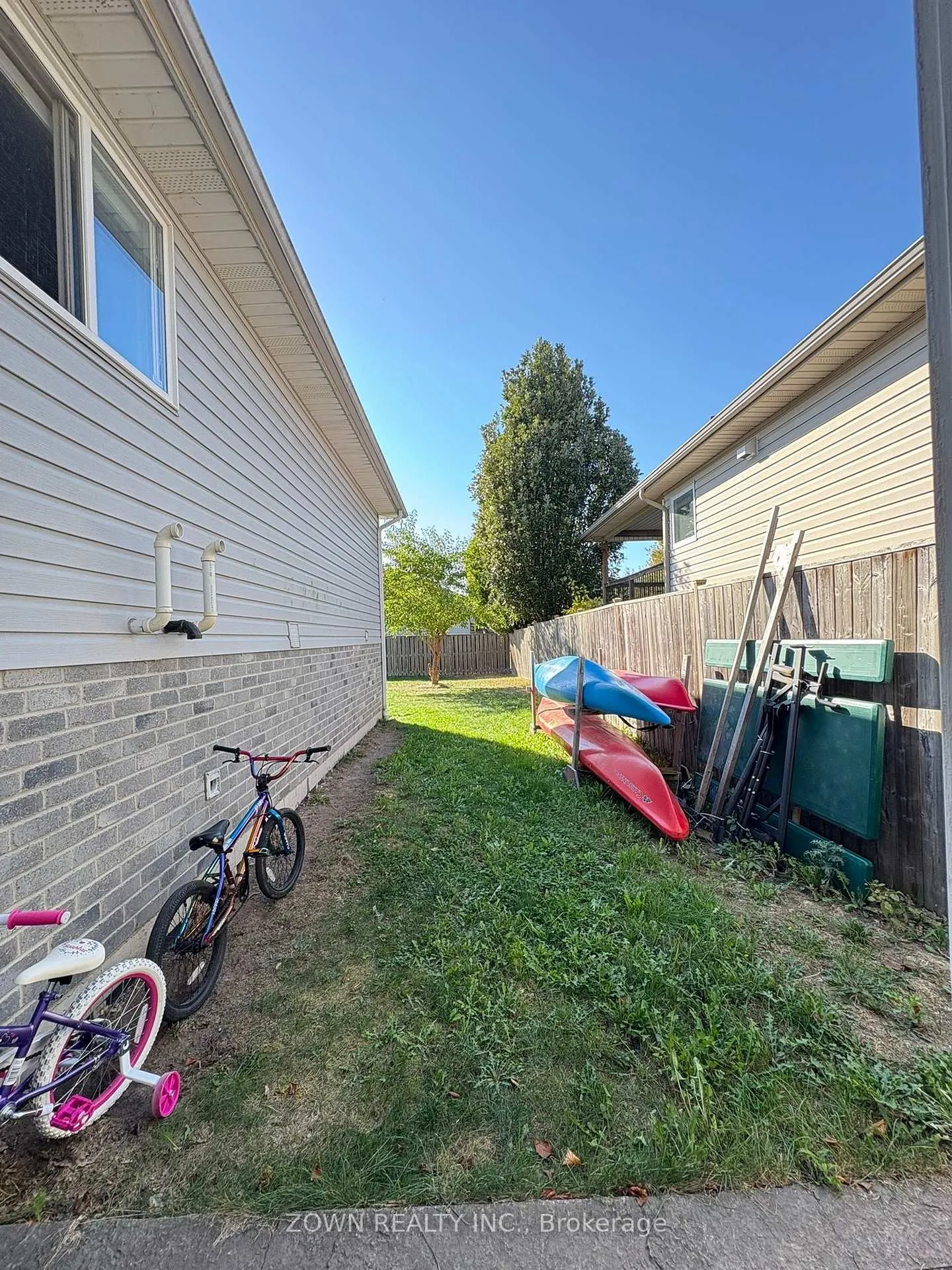 Photo 14 of 1143 Frederica Avenue, Windsor — HOMEH