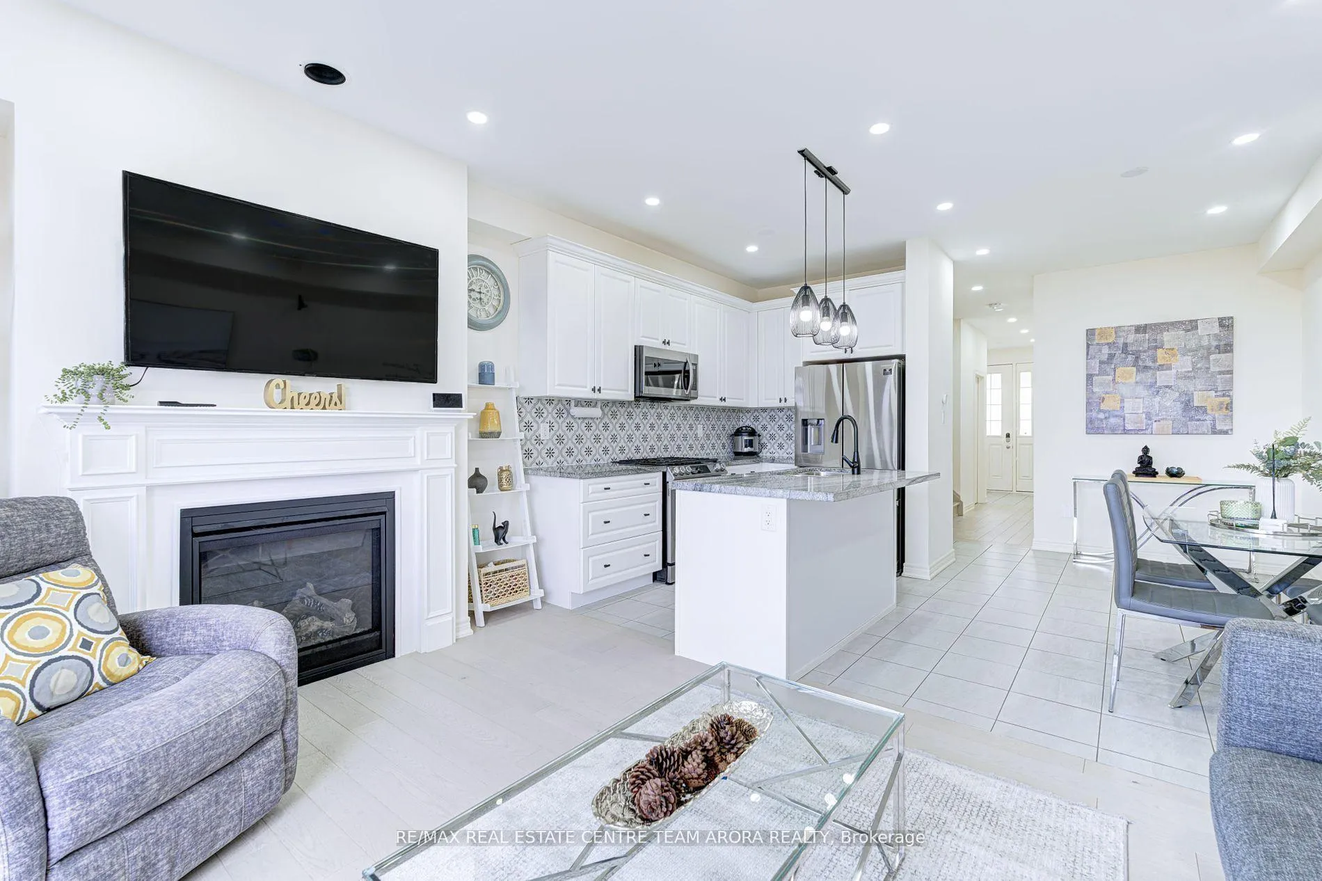 Photo 6 of 80 Finegan Circle, Brampton, Northwest Brampton — HOMEH