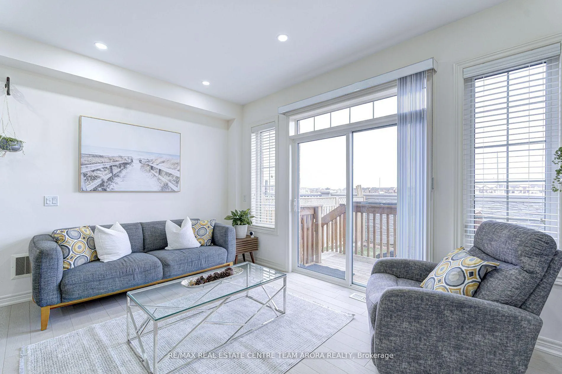 Photo 7 of 80 Finegan Circle, Brampton, Northwest Brampton — HOMEH