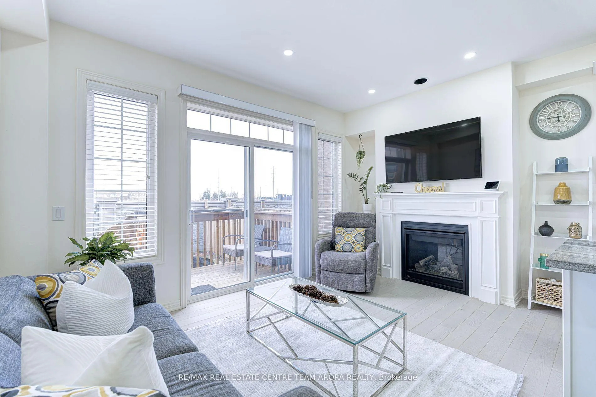 Photo 8 of 80 Finegan Circle, Brampton, Northwest Brampton — HOMEH