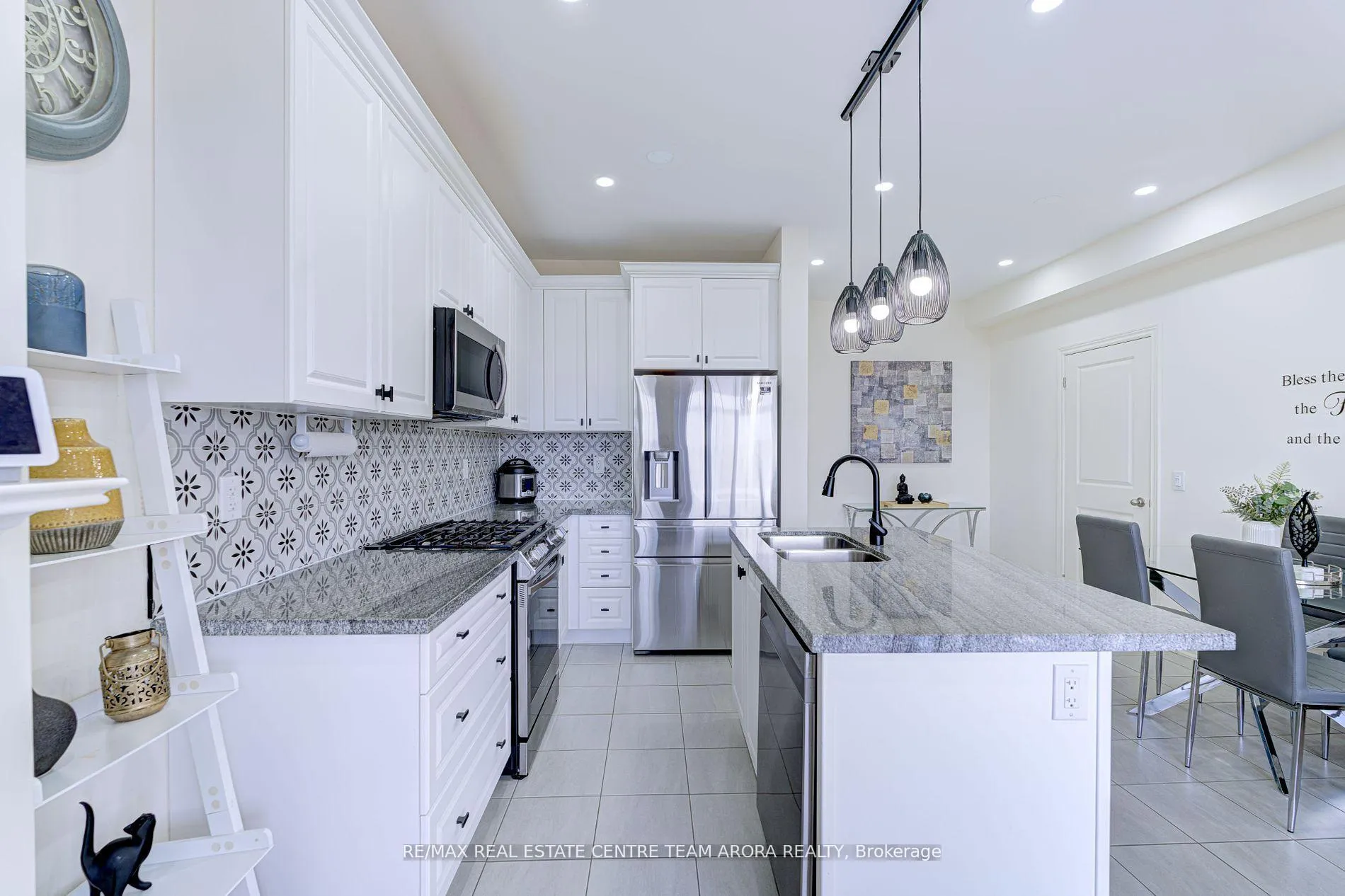 Photo 10 of 80 Finegan Circle, Brampton, Northwest Brampton — HOMEH
