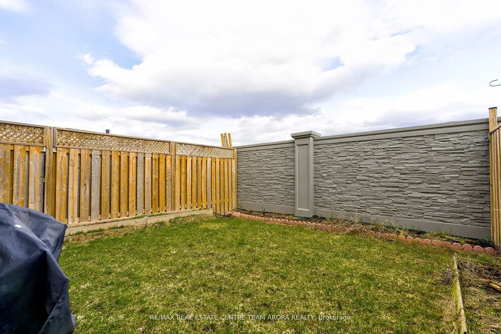Photo 33 of 80 Finegan Circle, Brampton, Northwest Brampton — HOMEH