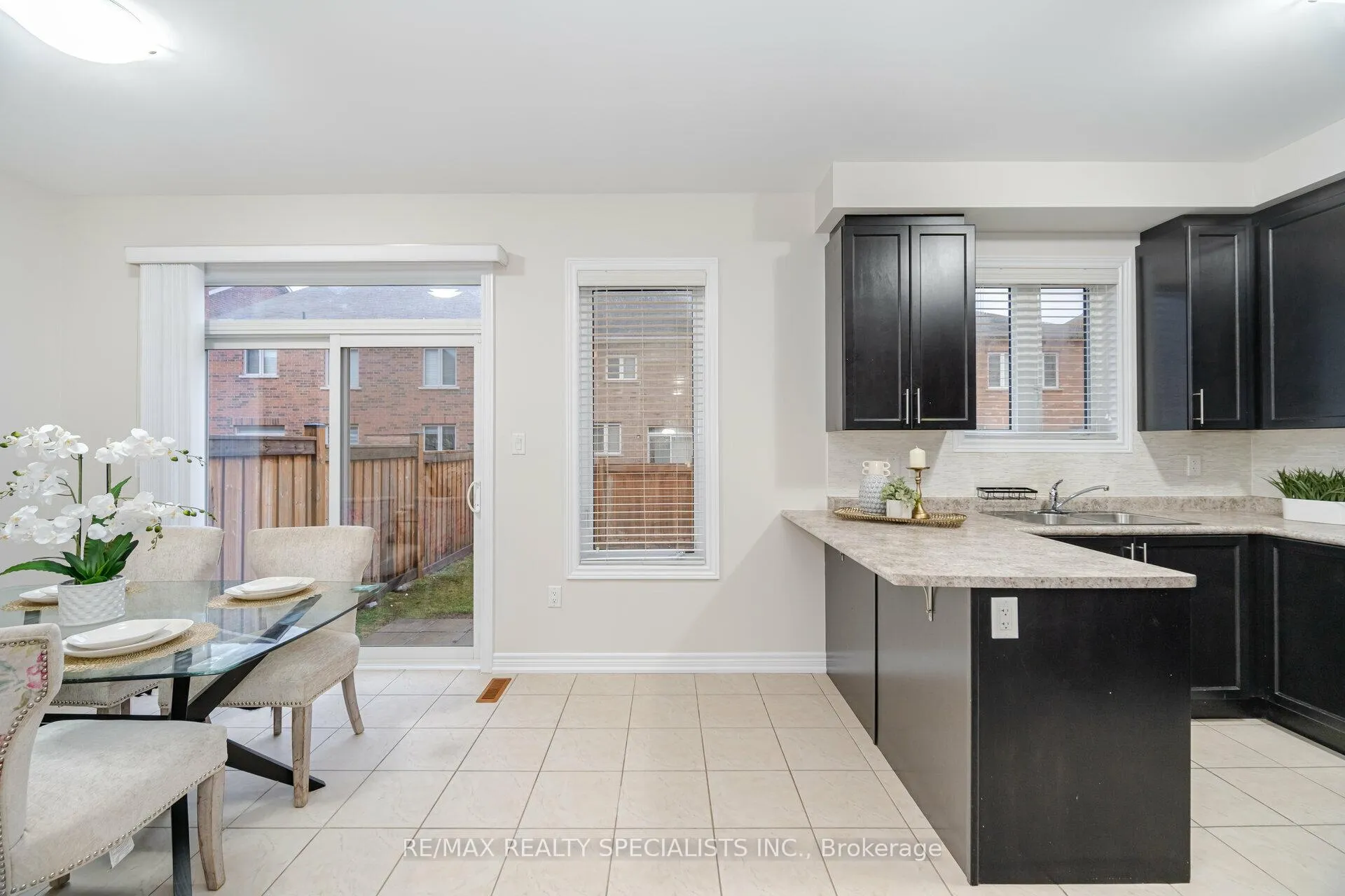 Photo 9 of 90 Truro Circle, Brampton, Northwest Brampton — HOMEH