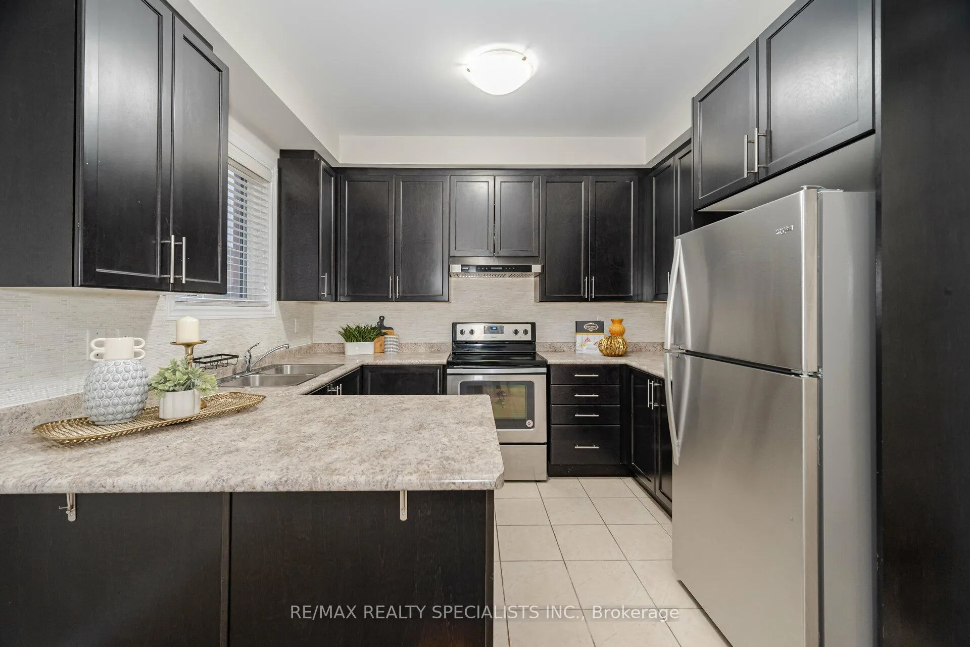 Photo 10 of 90 Truro Circle, Brampton, Northwest Brampton — HOMEH
