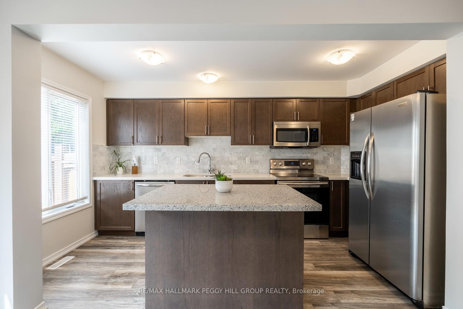 Photo 2 of 141 Holgate Street, Barrie, Allandale — HOMEH