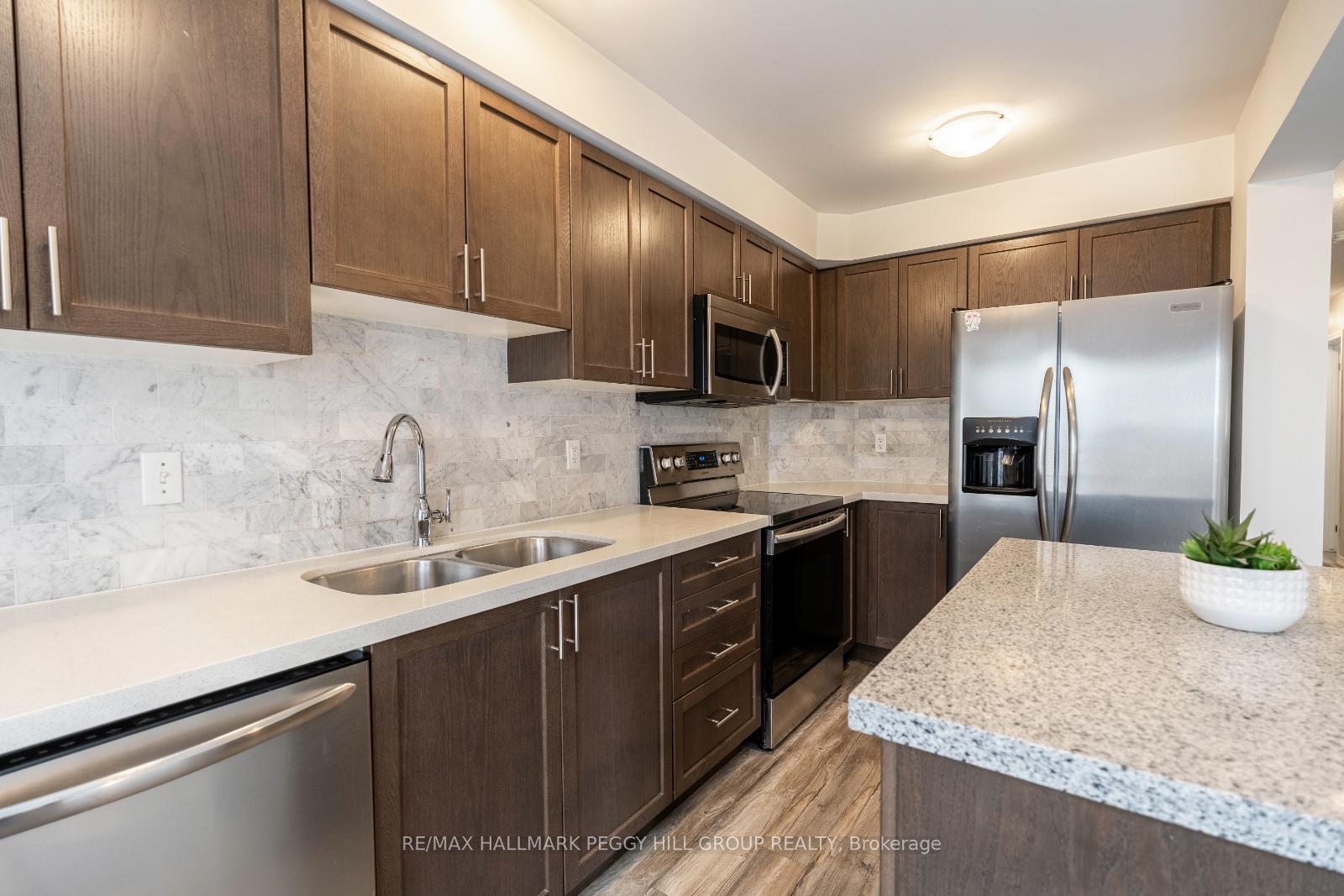 Photo 3 of 141 Holgate Street, Barrie, Allandale — HOMEH