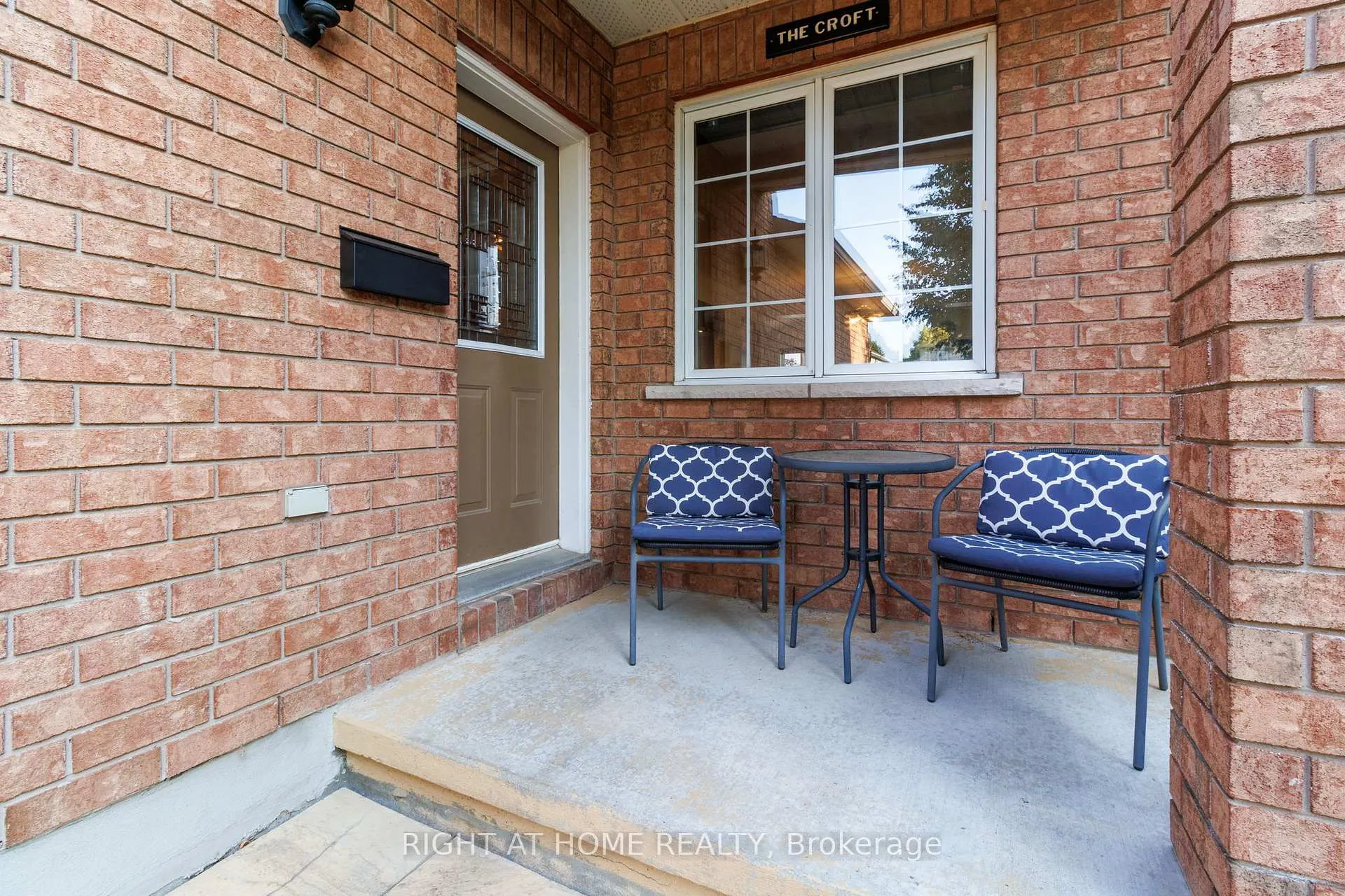 Photo 3 of 139 Locheland Crescent, Ottawa, Barrhaven East — HOMEH