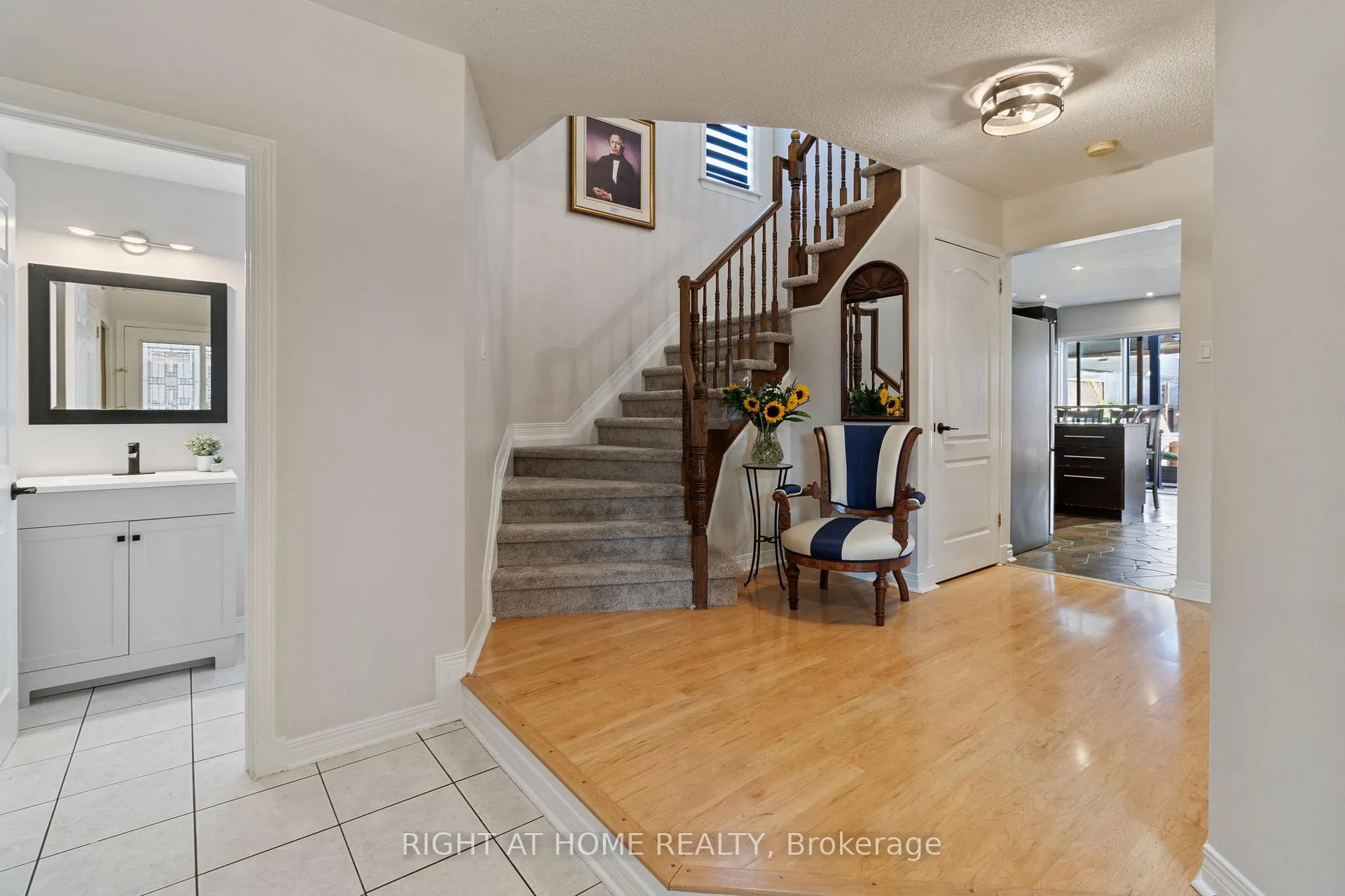 Photo 5 of 139 Locheland Crescent, Ottawa, Barrhaven East — HOMEH