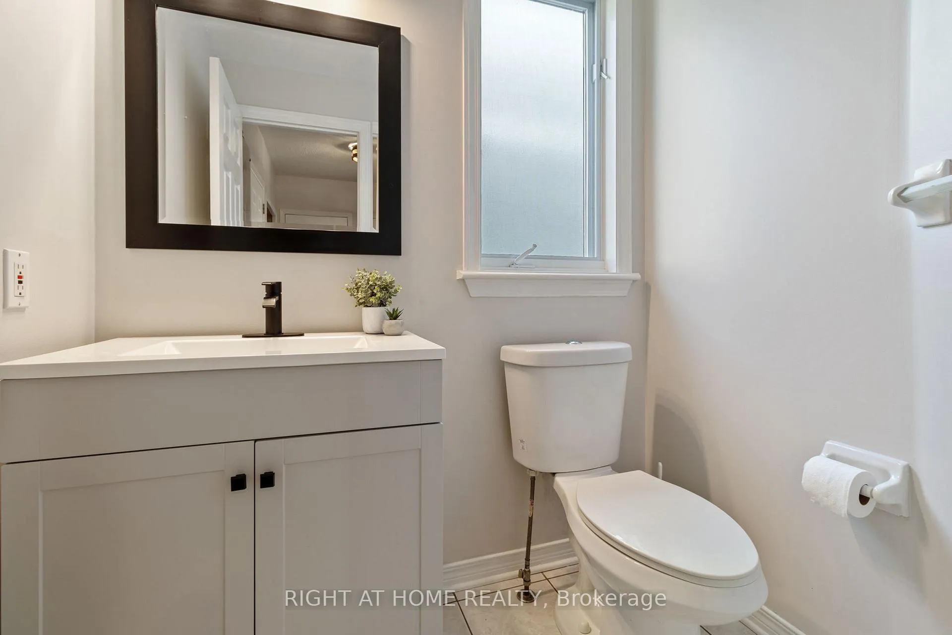 Photo 7 of 139 Locheland Crescent, Ottawa, Barrhaven East — HOMEH