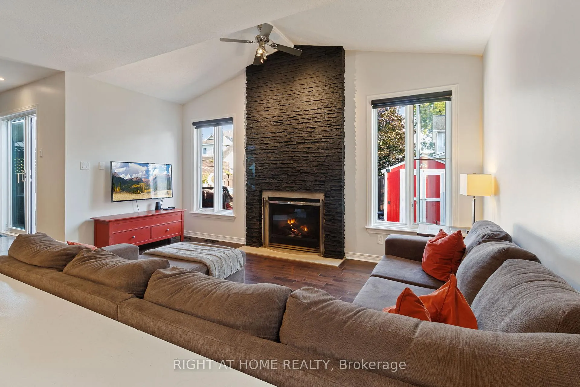Photo 10 of 139 Locheland Crescent, Ottawa, Barrhaven East — HOMEH