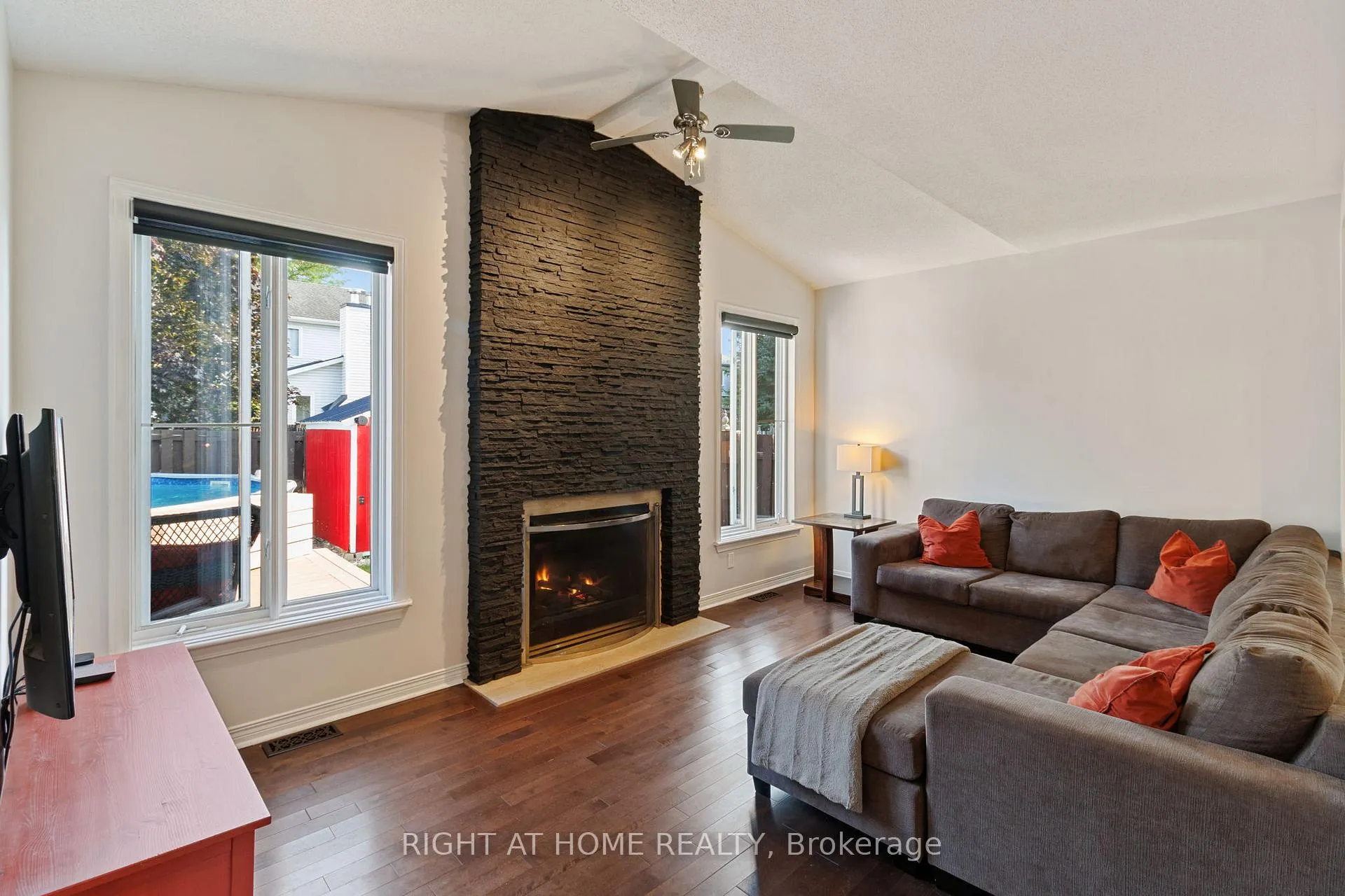 Photo 11 of 139 Locheland Crescent, Ottawa, Barrhaven East — HOMEH