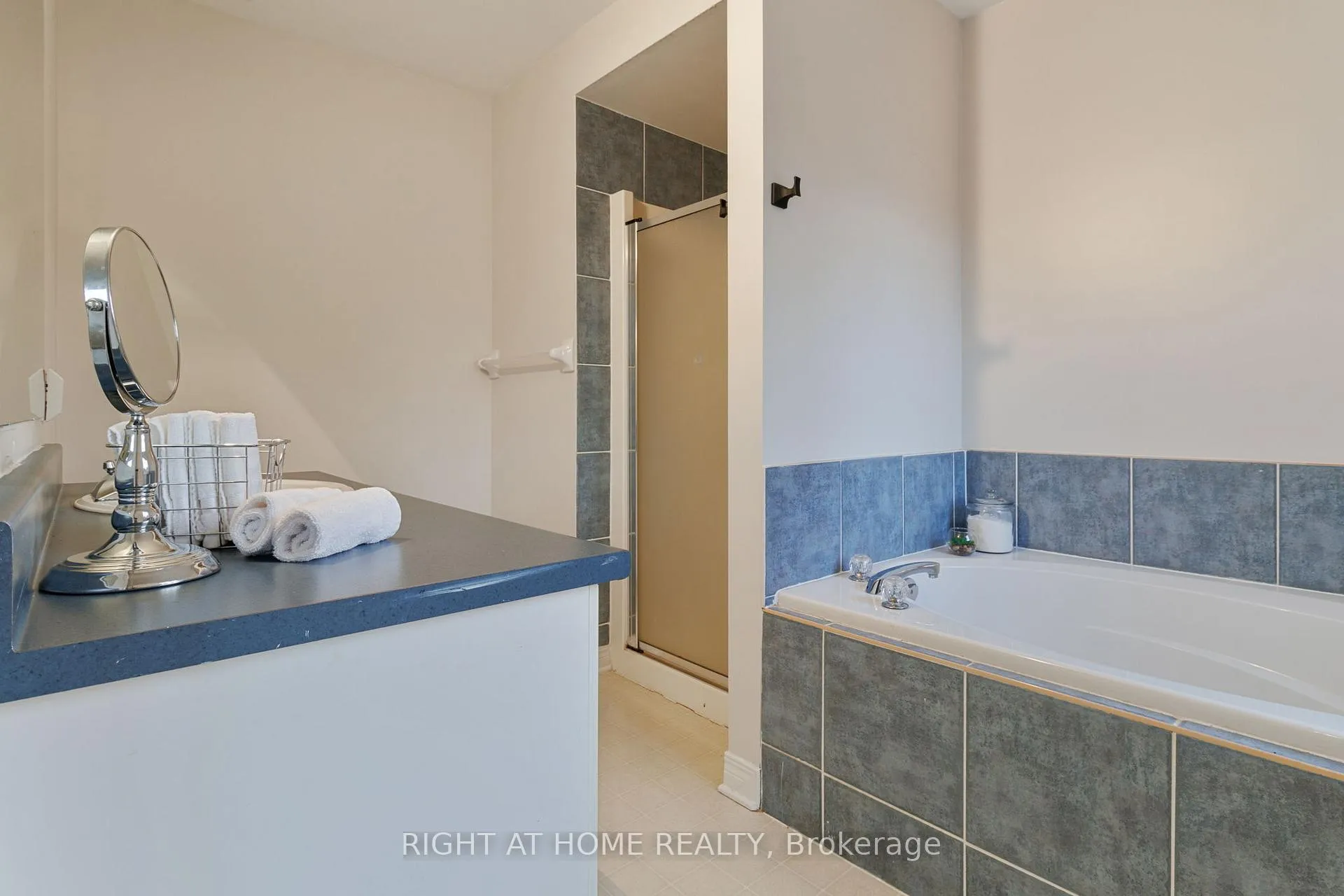 Photo 21 of 139 Locheland Crescent, Ottawa, Barrhaven East — HOMEH