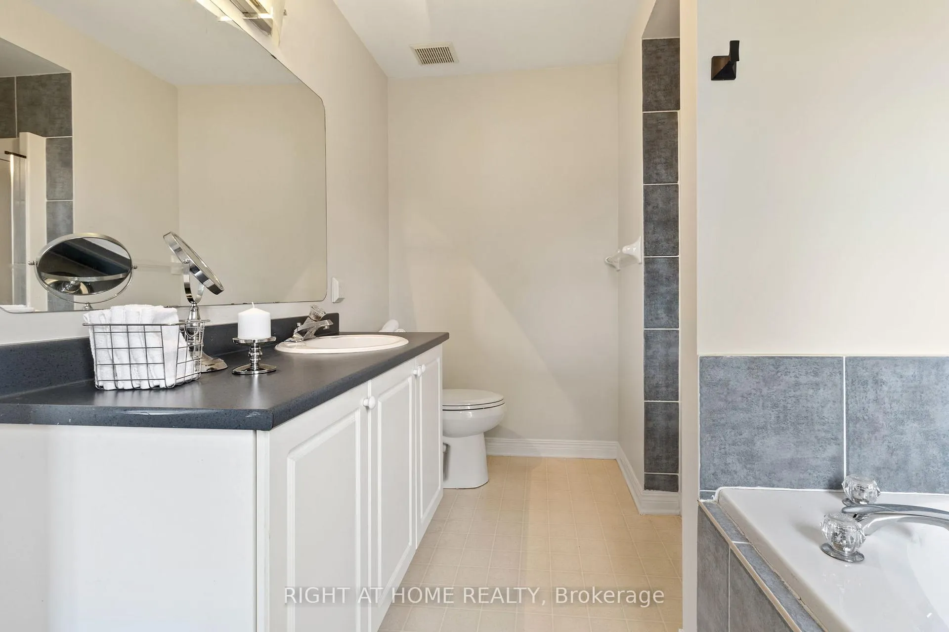 Photo 22 of 139 Locheland Crescent, Ottawa, Barrhaven East — HOMEH