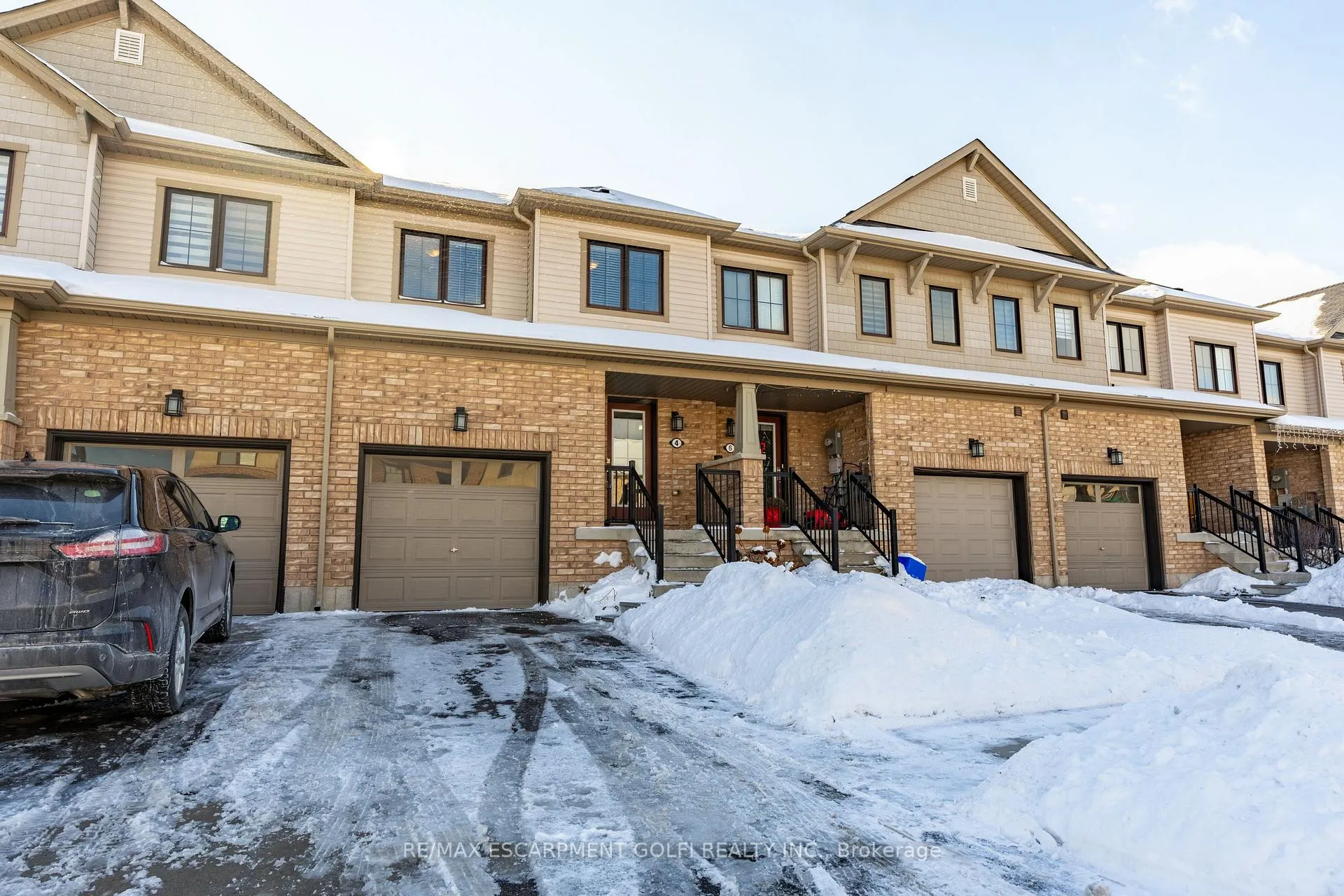 Front of 4 Pagebrook Crescent