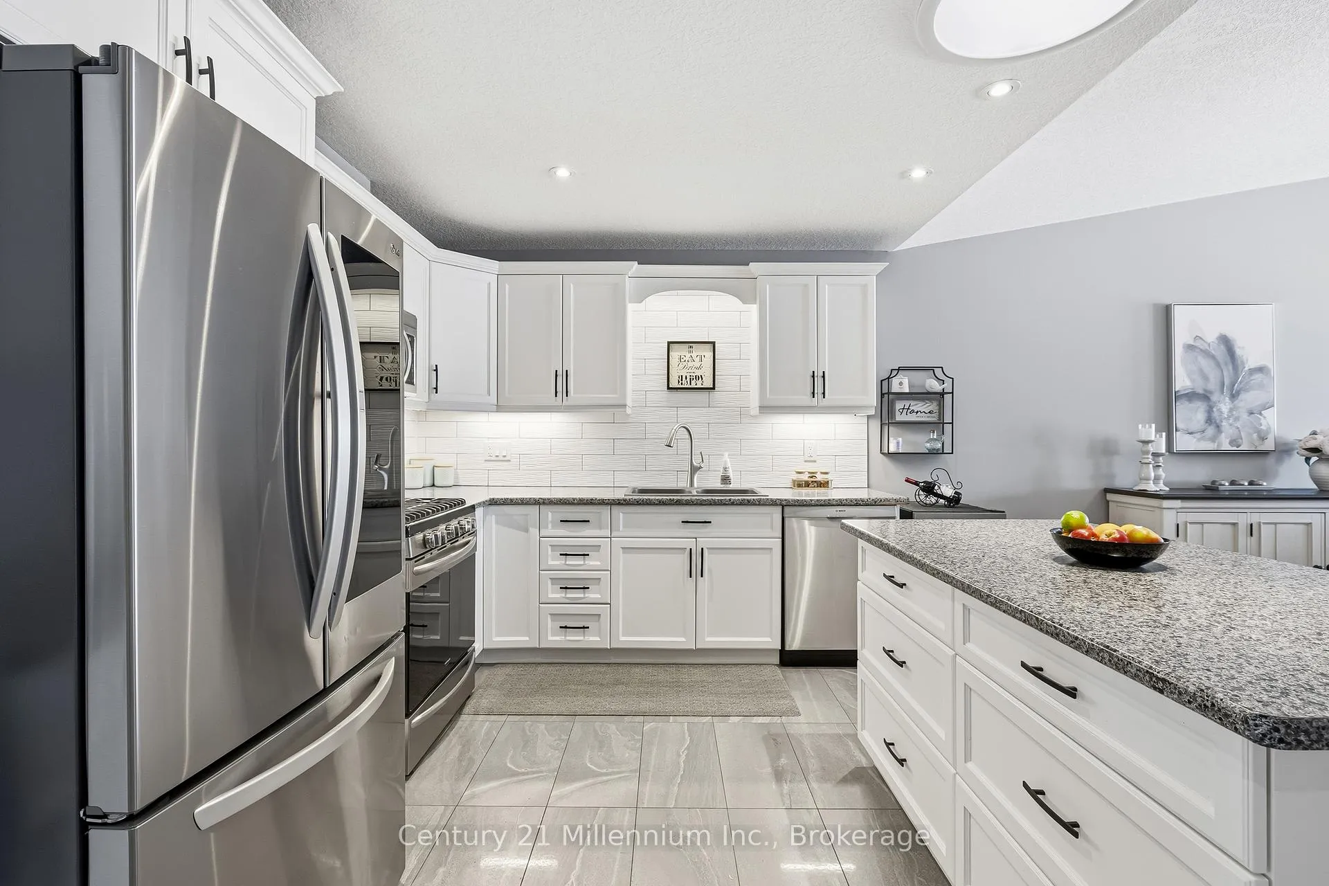 Photo 7 of 41 Garden Grove, Wasaga Beach — HOMEH