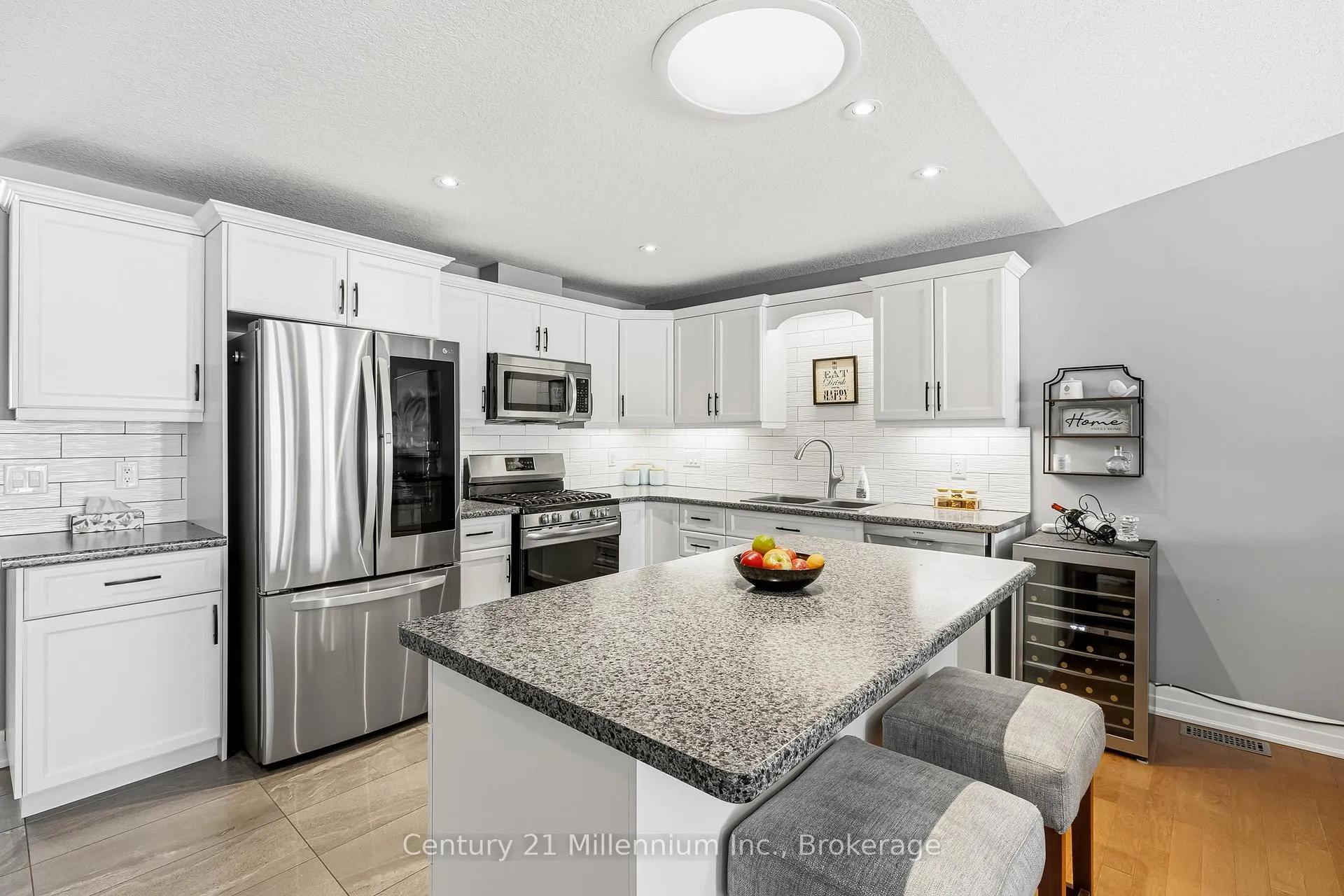 Photo 8 of 41 Garden Grove, Wasaga Beach — HOMEH