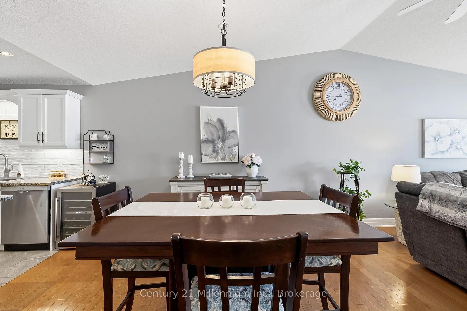 Photo 11 of 41 Garden Grove, Wasaga Beach — HOMEH