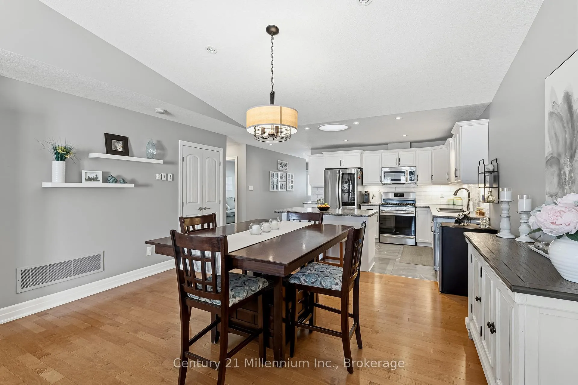 Photo 12 of 41 Garden Grove, Wasaga Beach — HOMEH