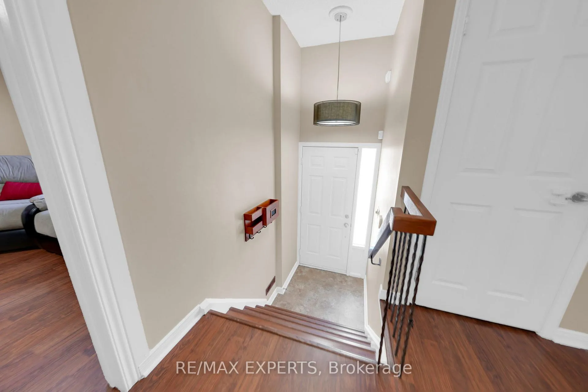 Photo 6 of 176 Conestoga Drive, Brampton, Heart Lake — HOMEH