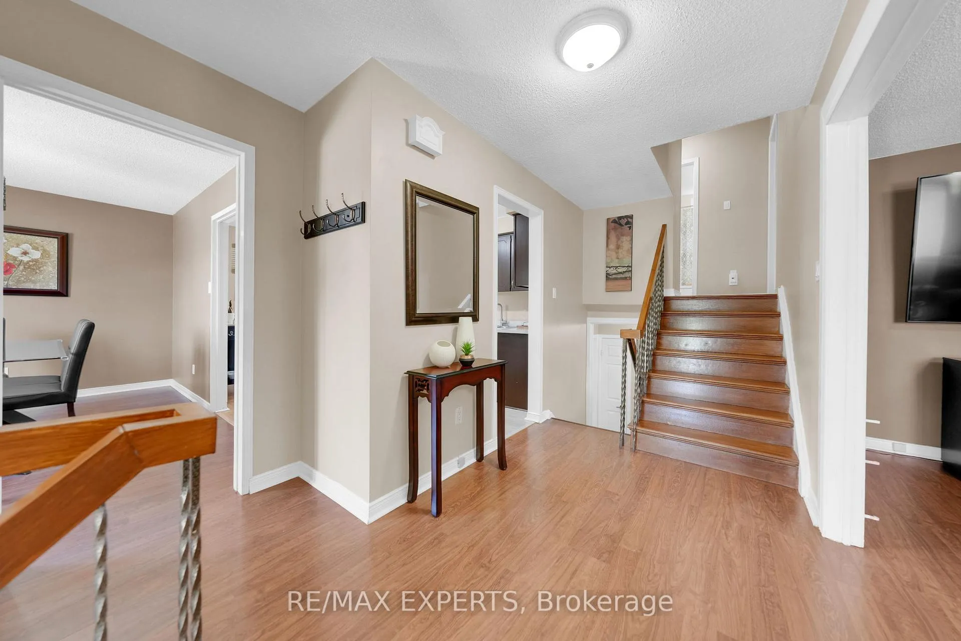 Photo 7 of 176 Conestoga Drive, Brampton, Heart Lake — HOMEH