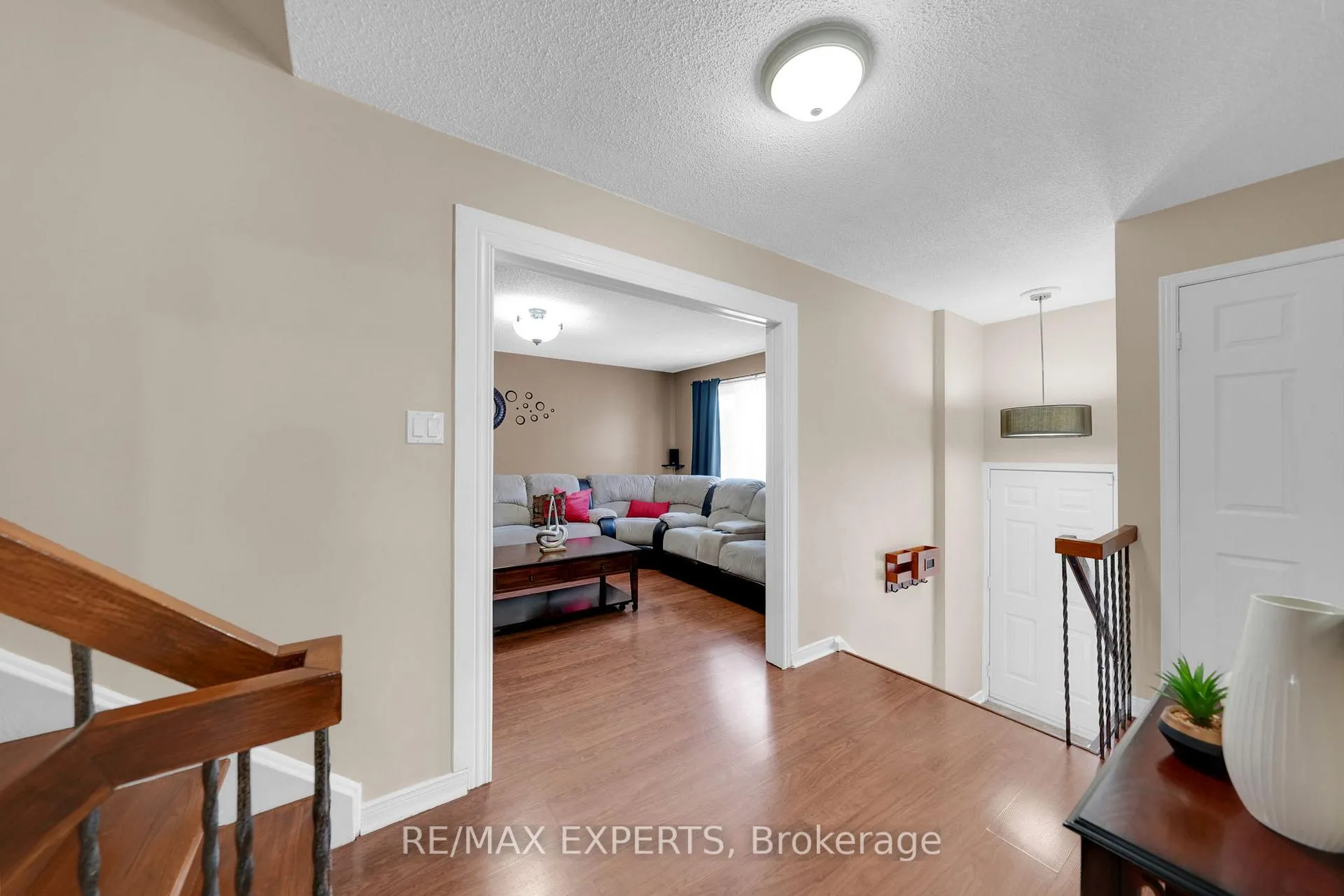 Photo 8 of 176 Conestoga Drive, Brampton, Heart Lake — HOMEH