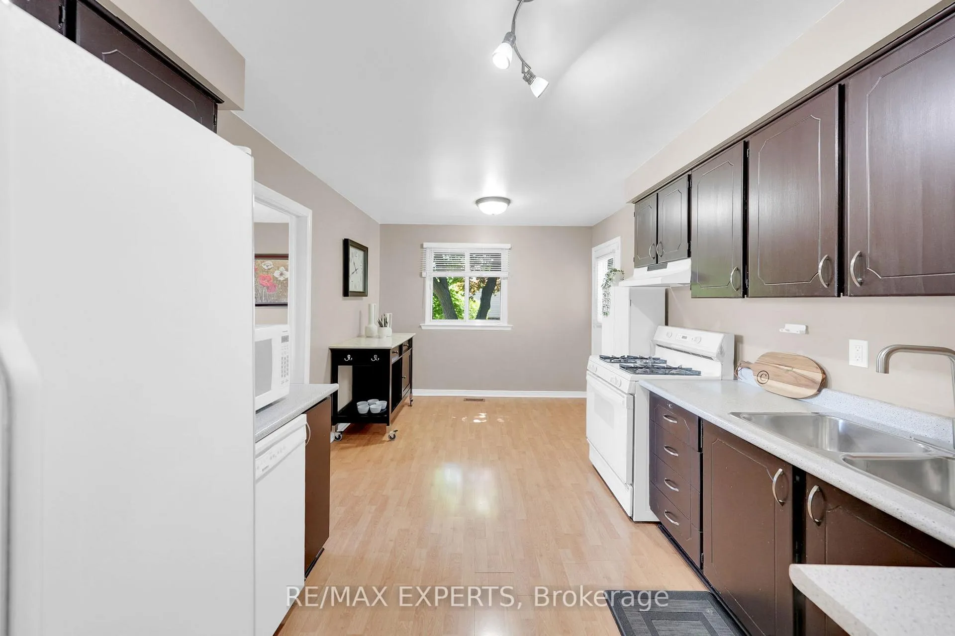 Photo 12 of 176 Conestoga Drive, Brampton, Heart Lake — HOMEH