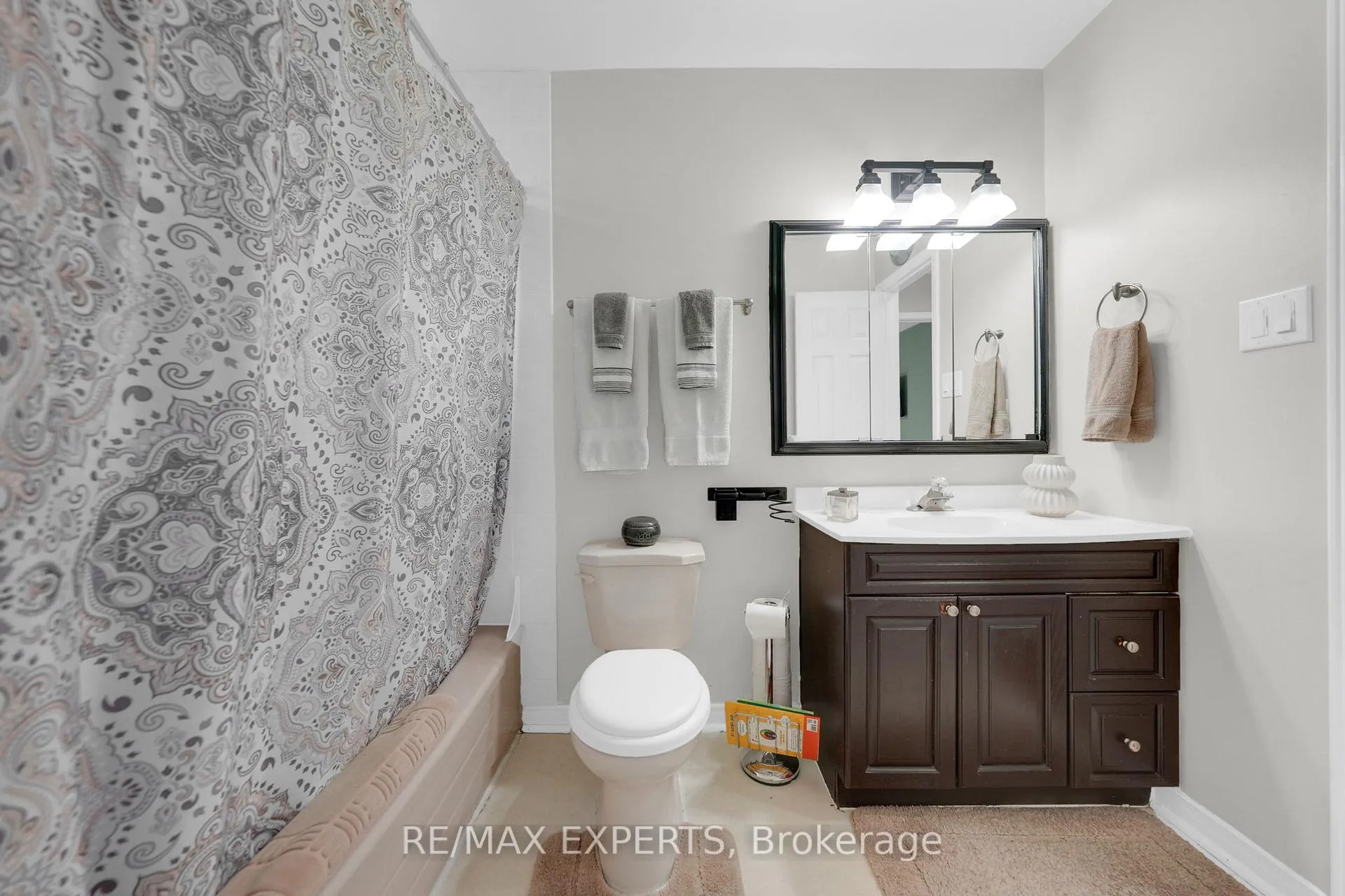 Photo 25 of 176 Conestoga Drive, Brampton, Heart Lake — HOMEH