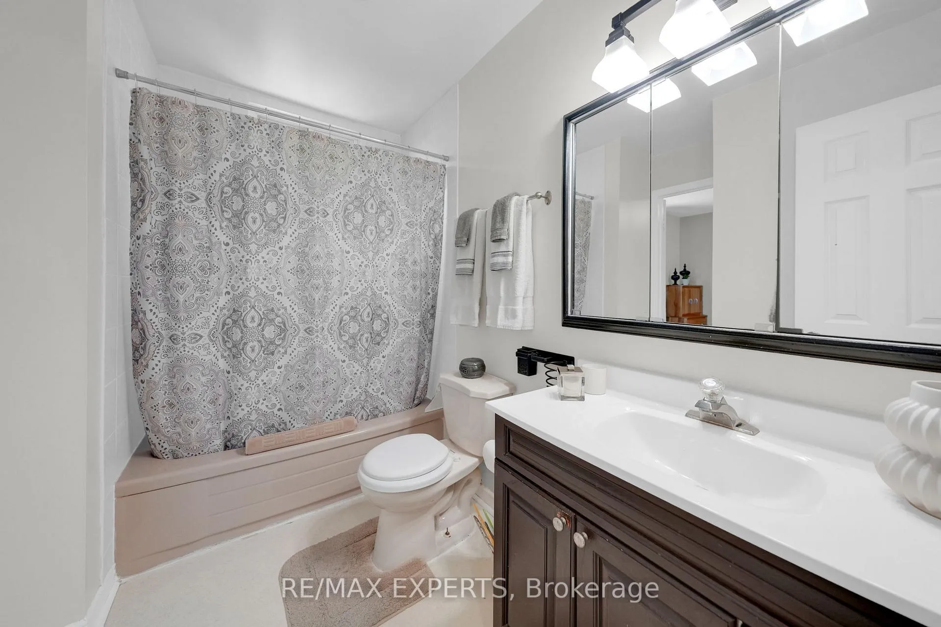 Photo 26 of 176 Conestoga Drive, Brampton, Heart Lake — HOMEH
