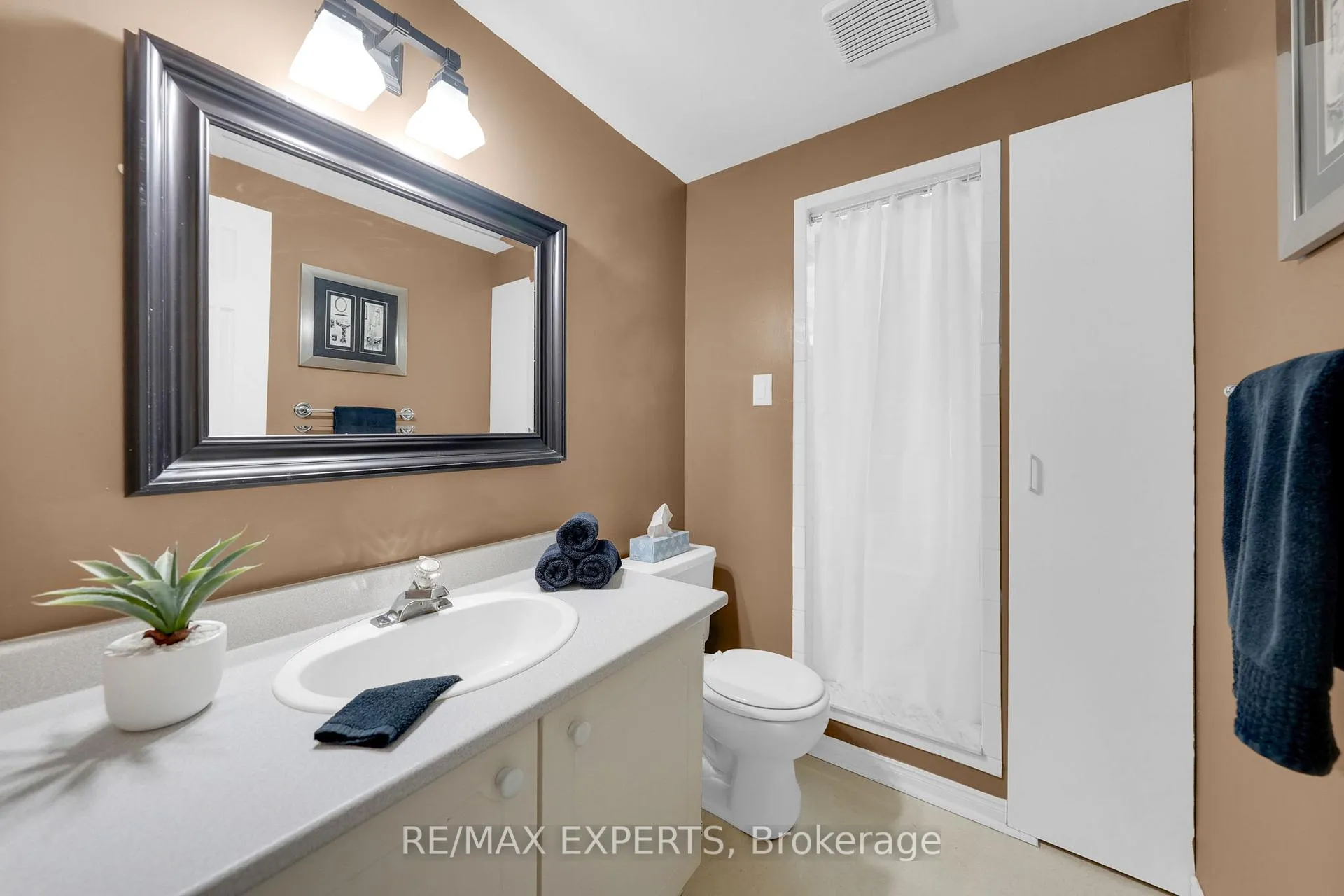 Photo 31 of 176 Conestoga Drive, Brampton, Heart Lake — HOMEH