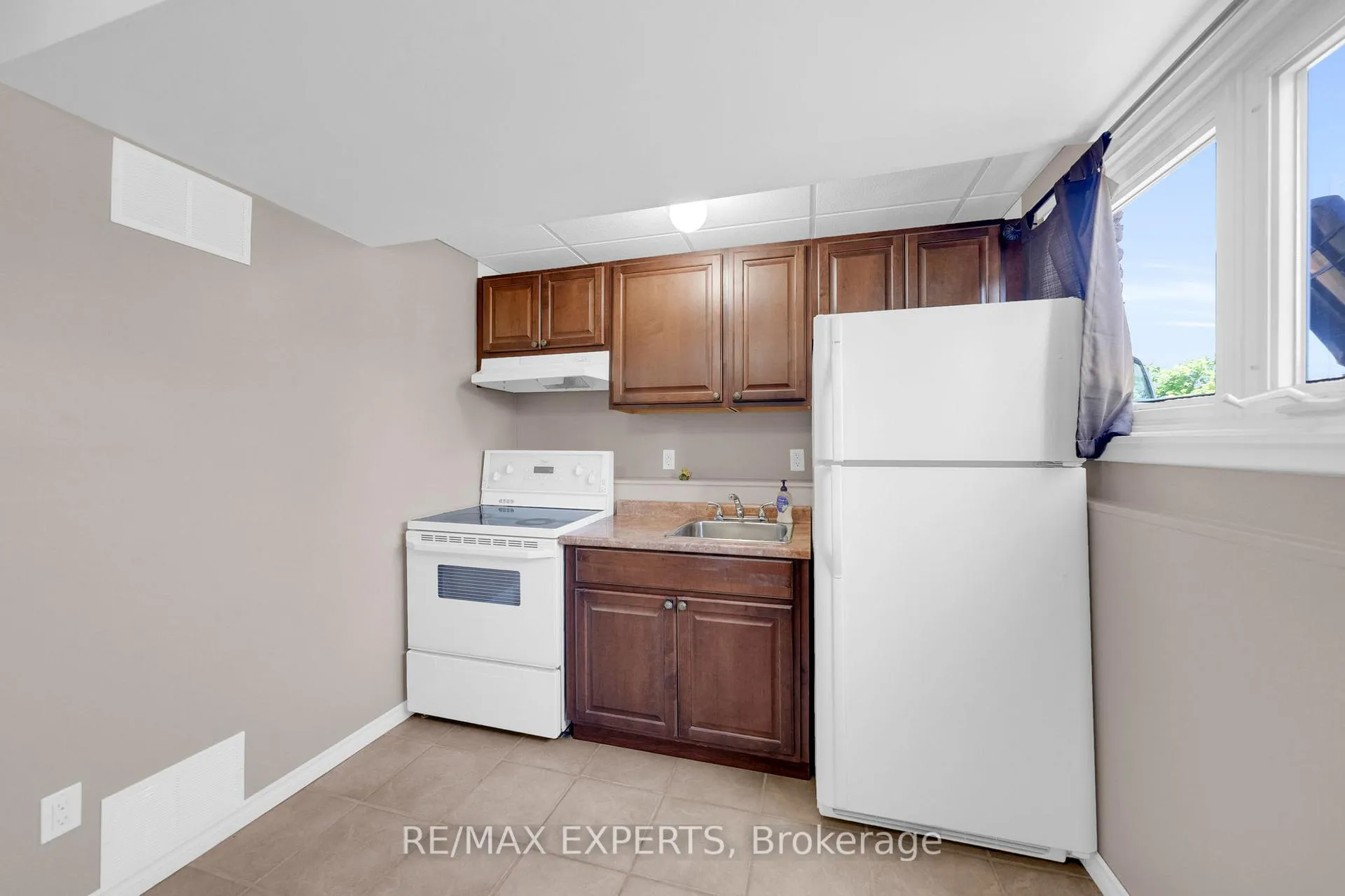 Photo 36 of 176 Conestoga Drive, Brampton, Heart Lake — HOMEH