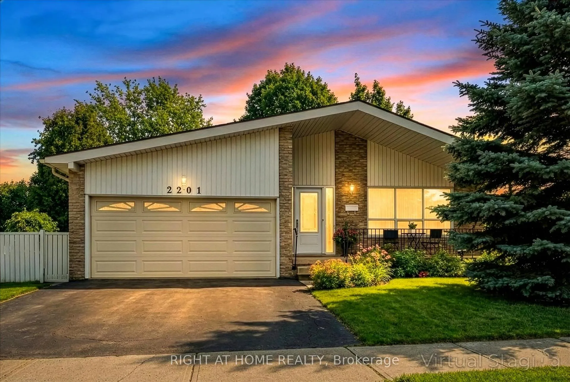 Photo 1 of 2201 Cartier Crescent, Burlington, Brant Hills — HOMEH