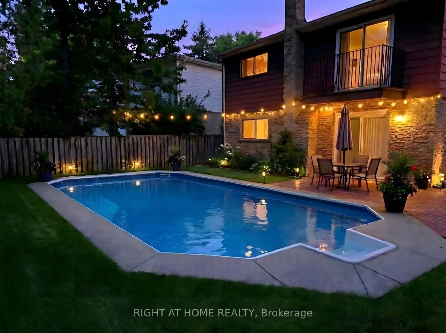 Photo 2 of 2201 Cartier Crescent, Burlington, Brant Hills — HOMEH