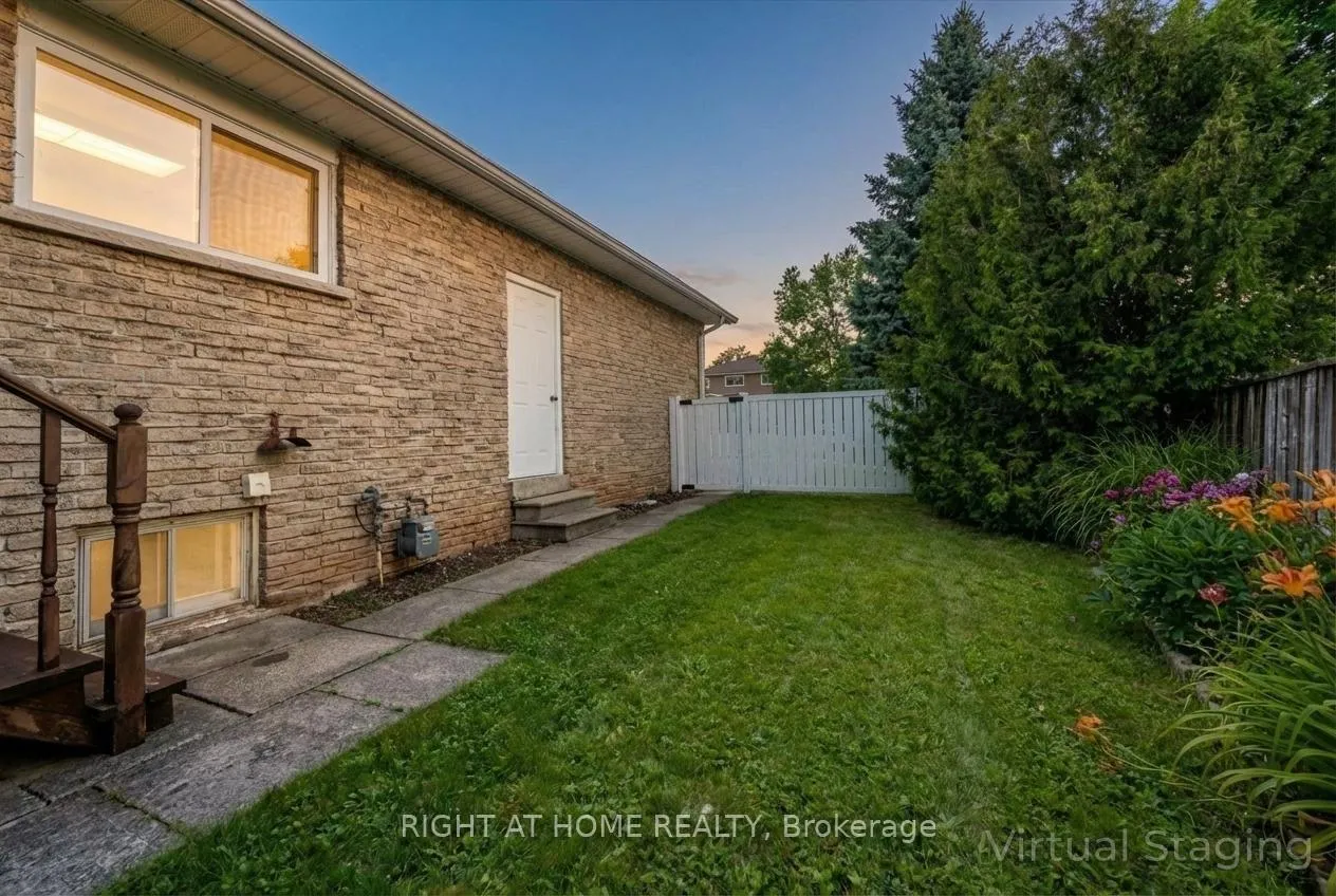 Photo 21 of 2201 Cartier Crescent, Burlington, Brant Hills — HOMEH