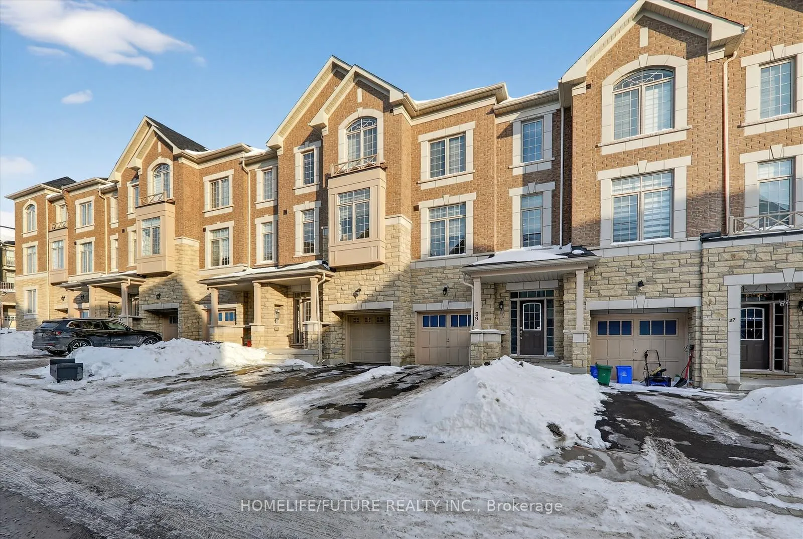 Photo 3 of 39 Andress Way, Markham, Cedarwood — HOMEH
