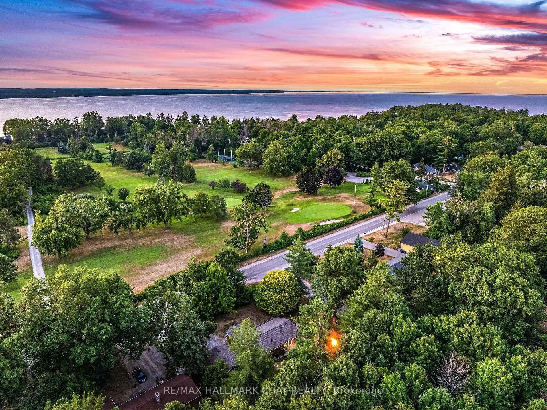 Photo 3 of 135 Big Bay Point Road, Innisfil, Rural Innisfil — HOMEH