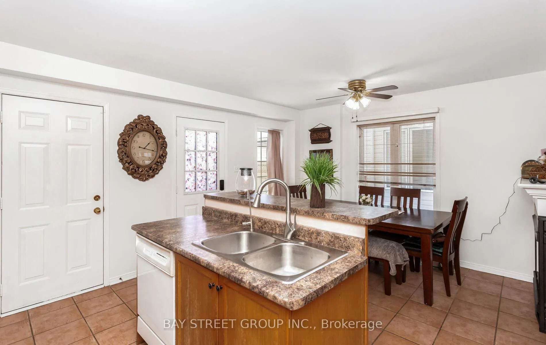 Photo 6 of 1104 Davis Lane, Milton, Dempsey — HOMEH