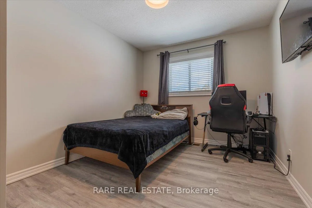 Photo 17 of 9 Tuxedo Court, Clearview, New Lowell — HOMEH