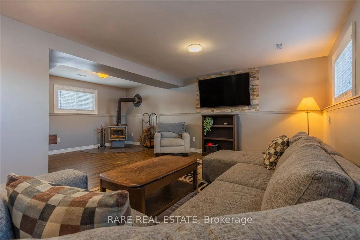 Photo 22 of 9 Tuxedo Court, Clearview, New Lowell — HOMEH