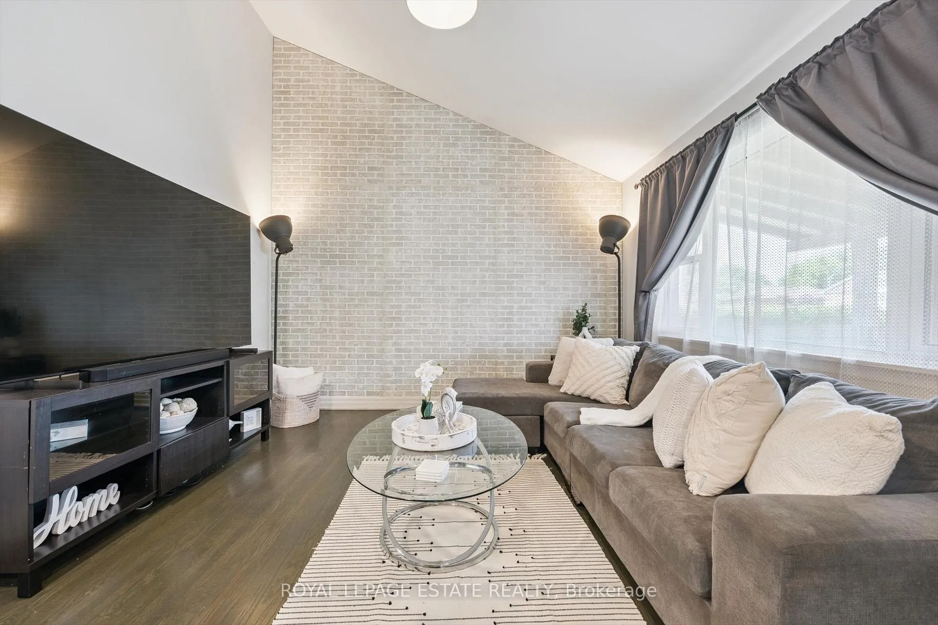 Photo 4 of 57 Nanwood Drive, Brampton, Brampton East — HOMEH