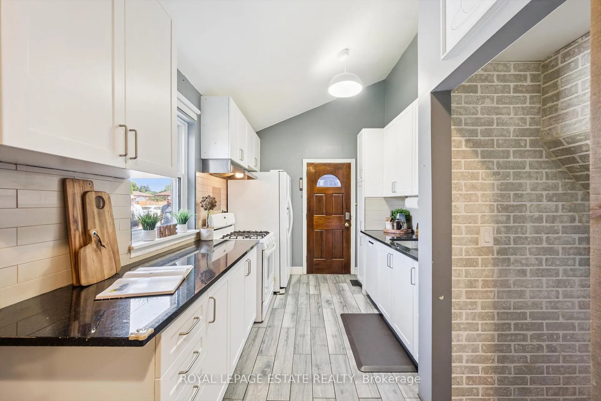 Photo 8 of 57 Nanwood Drive, Brampton, Brampton East — HOMEH
