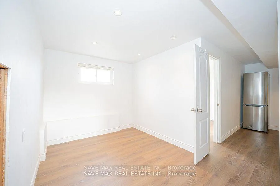 Photo 3 of 2 Geneva Crescent, Brampton, Northgate — HOMEH