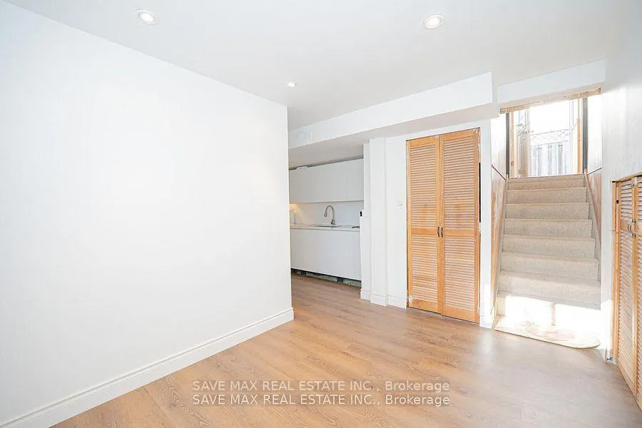 Photo 5 of 2 Geneva Crescent, Brampton, Northgate — HOMEH