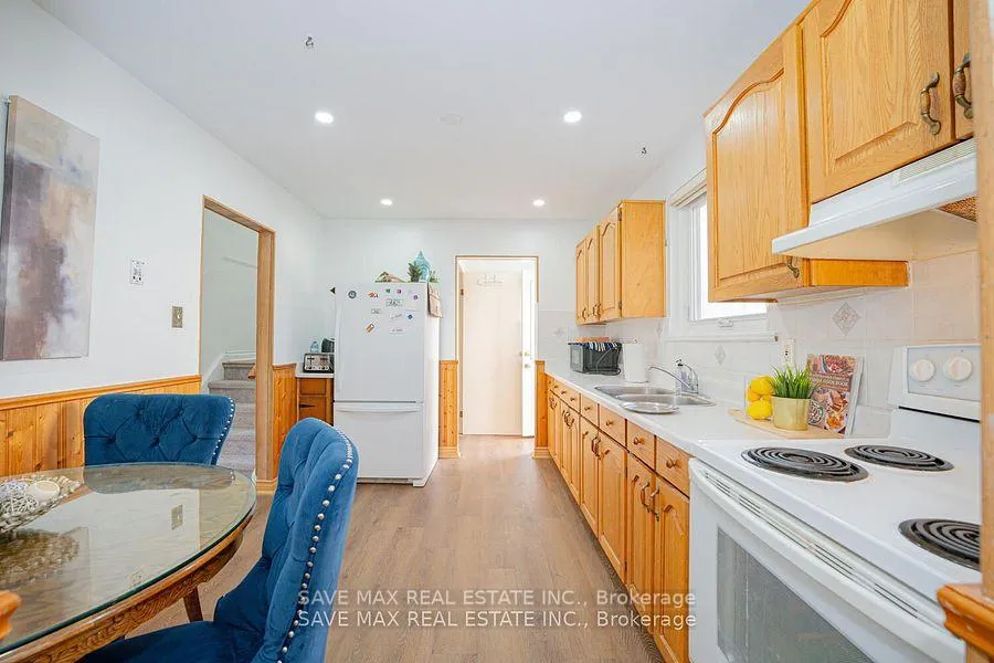Photo 12 of 2 Geneva Crescent, Brampton, Northgate — HOMEH