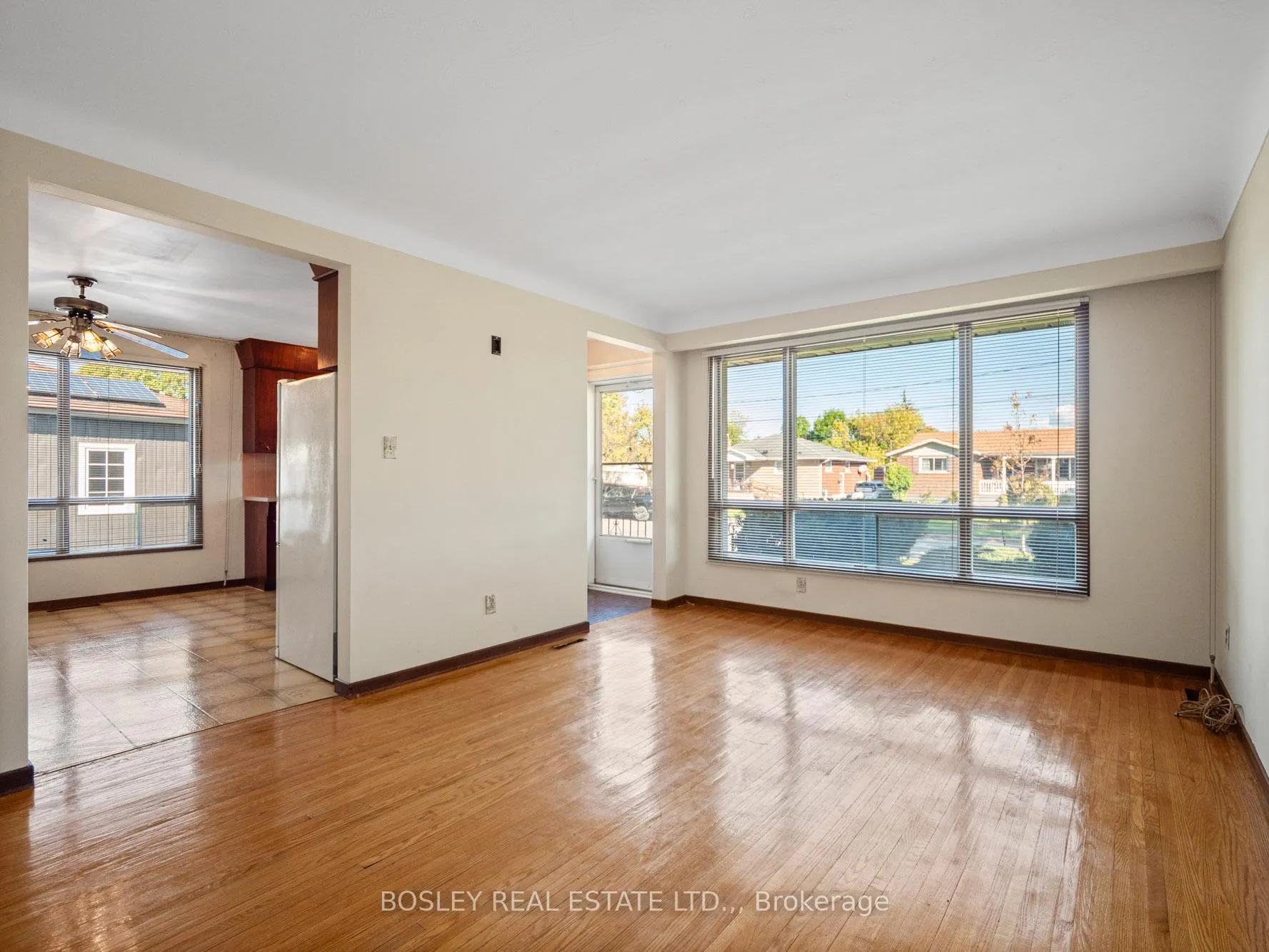Photo 2 of 276 Gross Avenue, Welland, Broadway — HOMEH