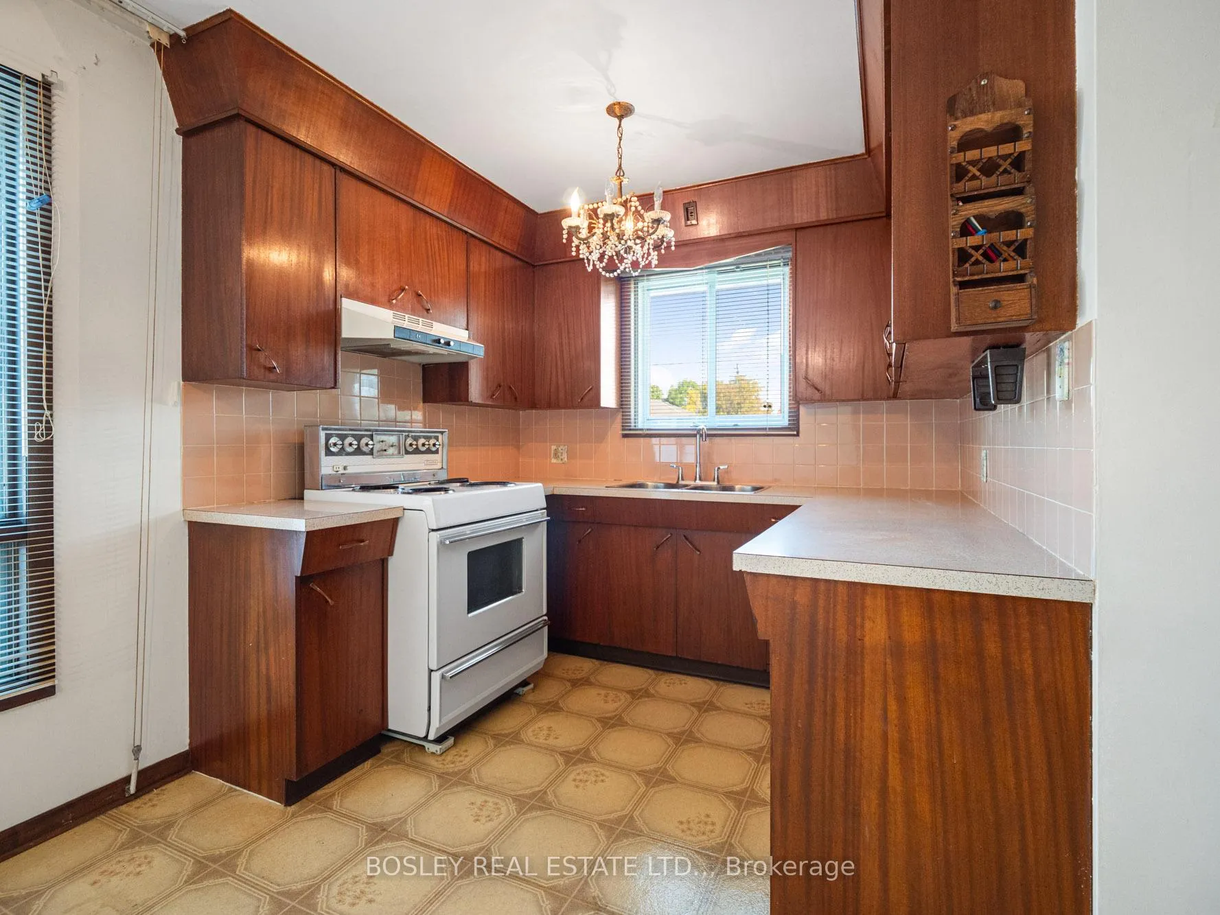 Photo 6 of 276 Gross Avenue, Welland, Broadway — HOMEH