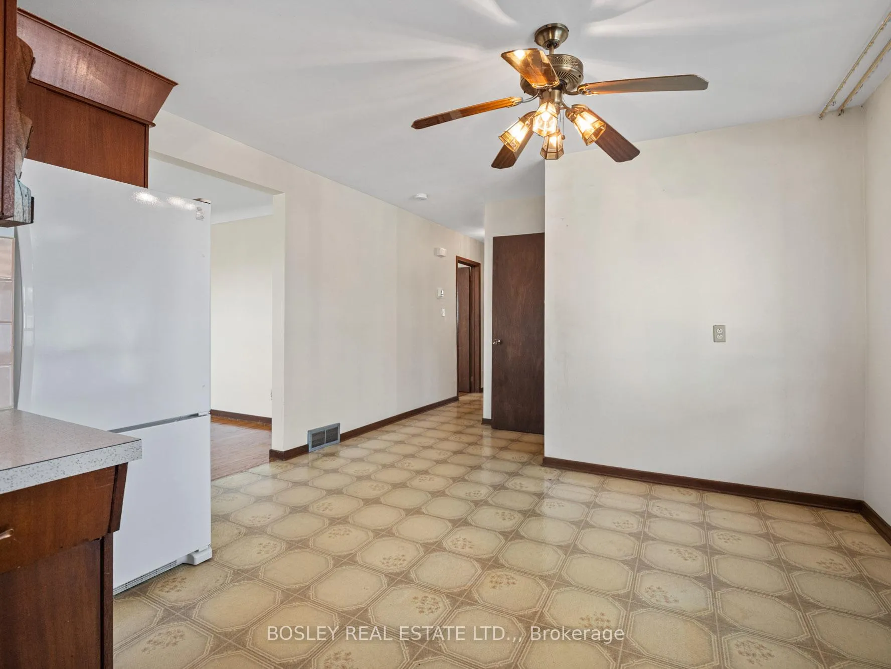Photo 7 of 276 Gross Avenue, Welland, Broadway — HOMEH