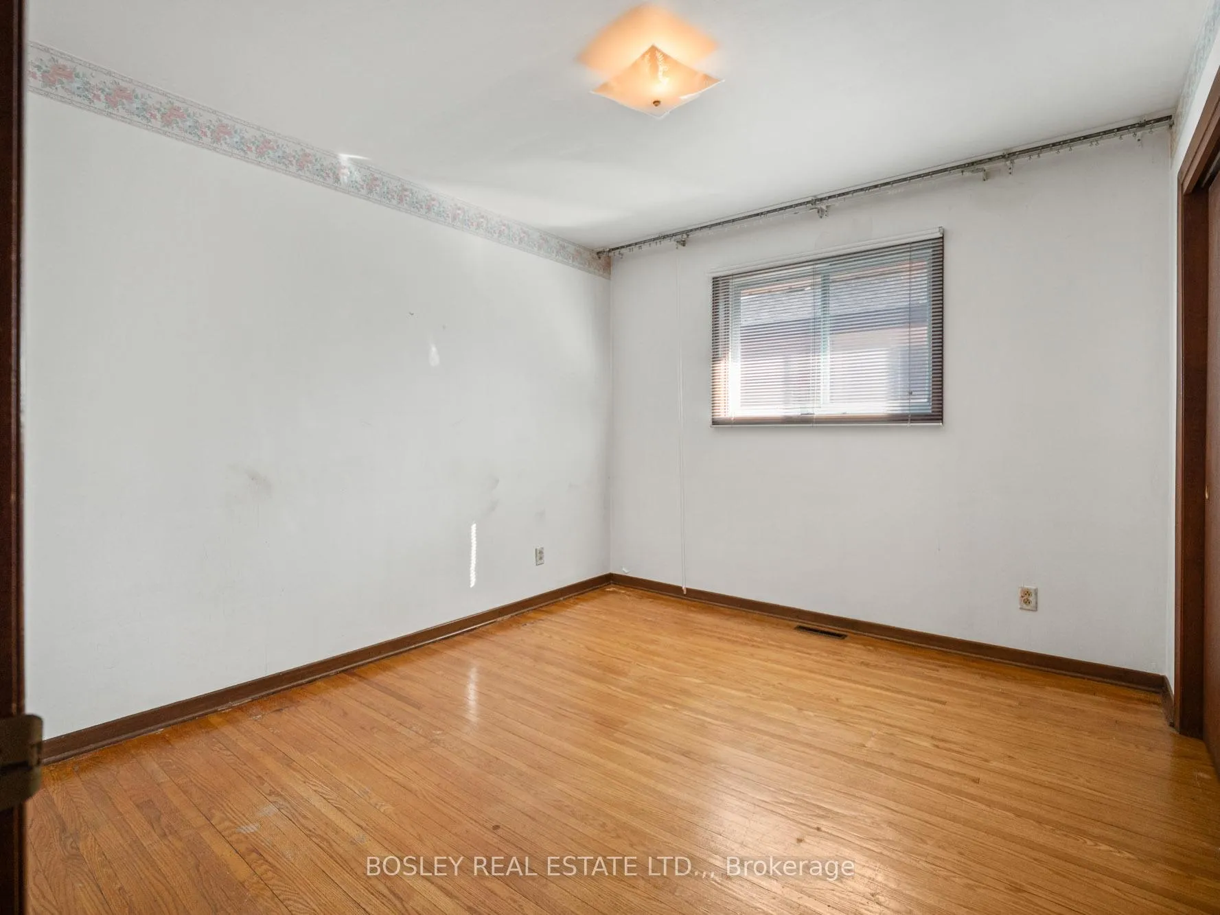 Photo 8 of 276 Gross Avenue, Welland, Broadway — HOMEH