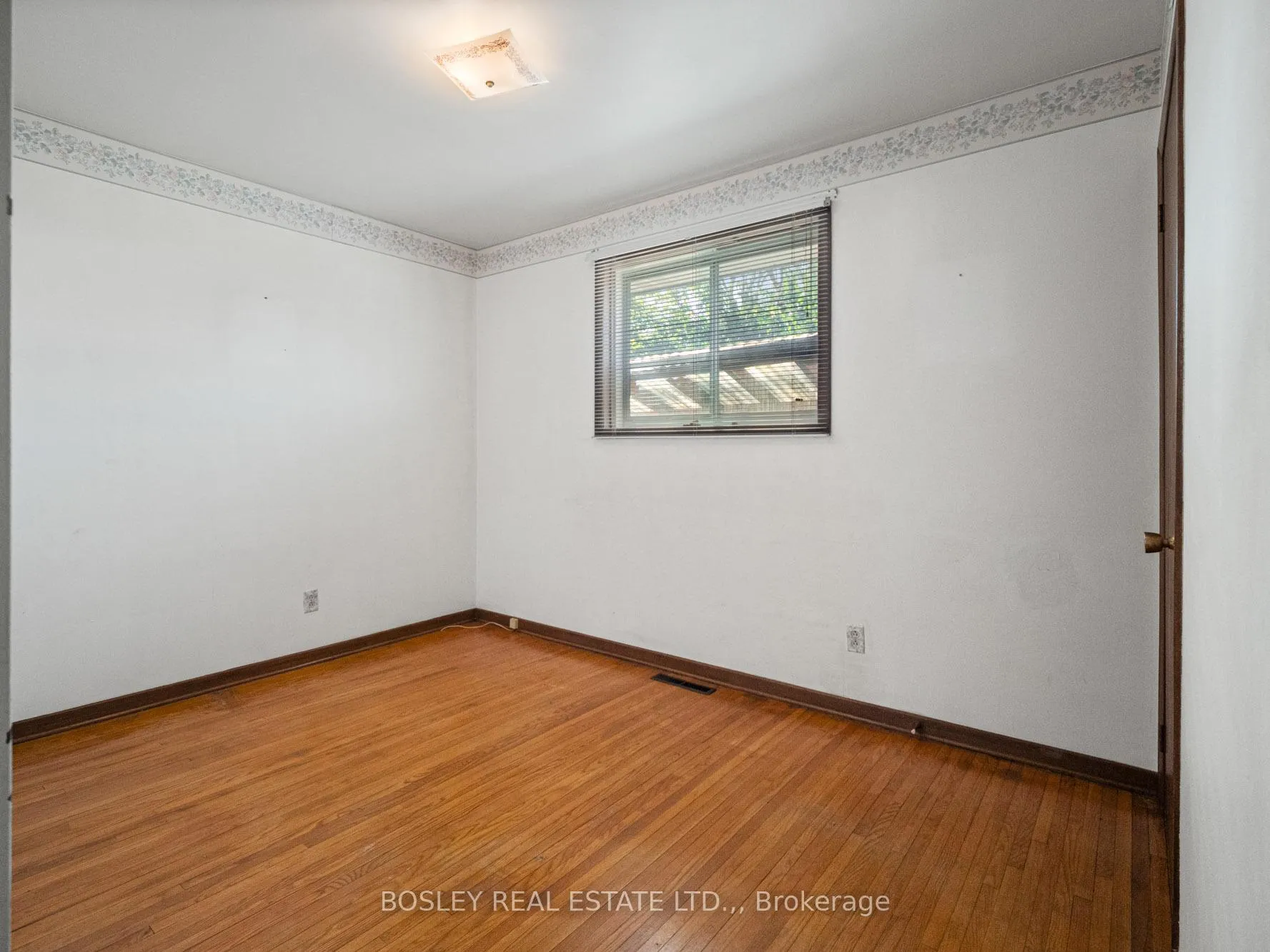 Photo 9 of 276 Gross Avenue, Welland, Broadway — HOMEH