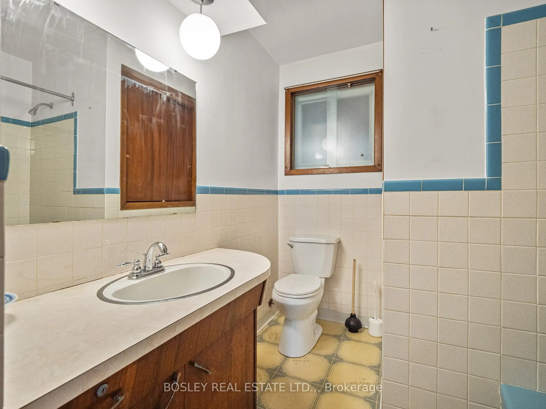 Photo 11 of 276 Gross Avenue, Welland, Broadway — HOMEH