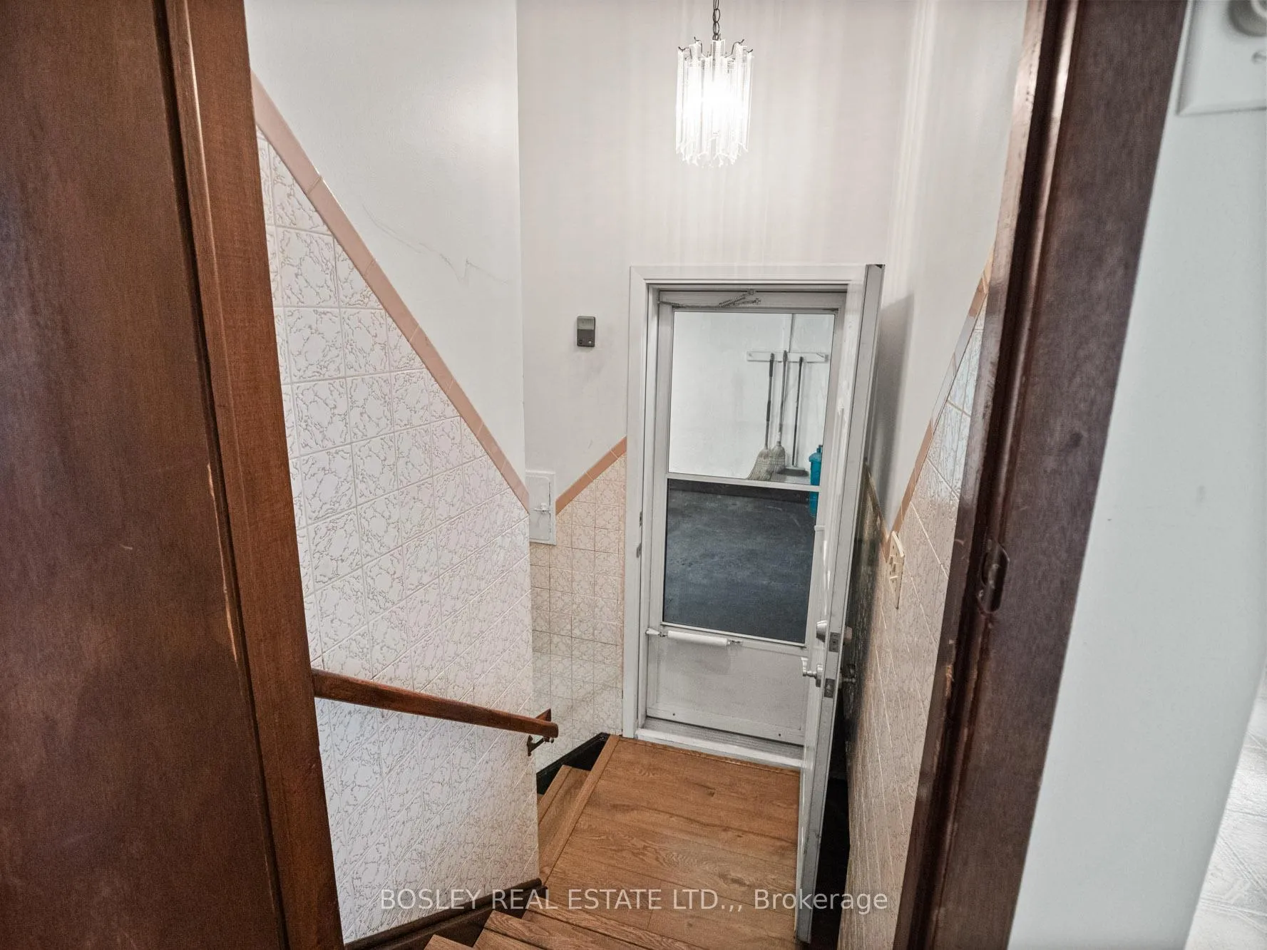 Photo 12 of 276 Gross Avenue, Welland, Broadway — HOMEH